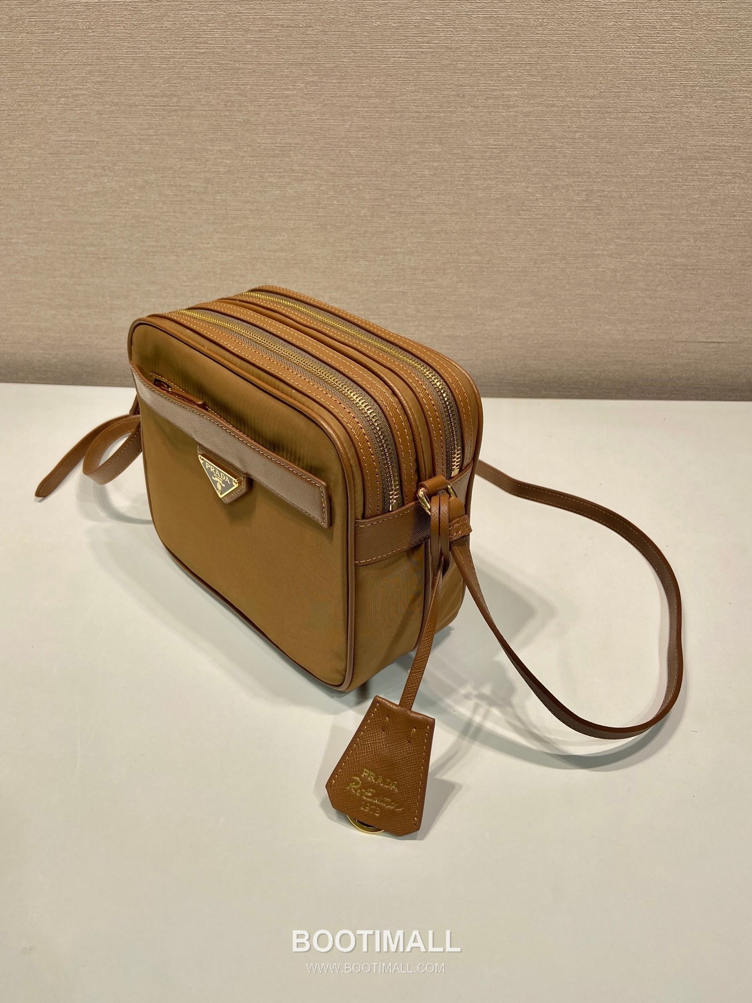 Prada Re-Nylon Crossbody Bag with Saffiano Leather Trim and Triple Zip Pocket Detail 프라다 리나일론 사피아노 가죽 트림 트리플 지퍼 포켓 크로스바디백 1BH218 21cm 4