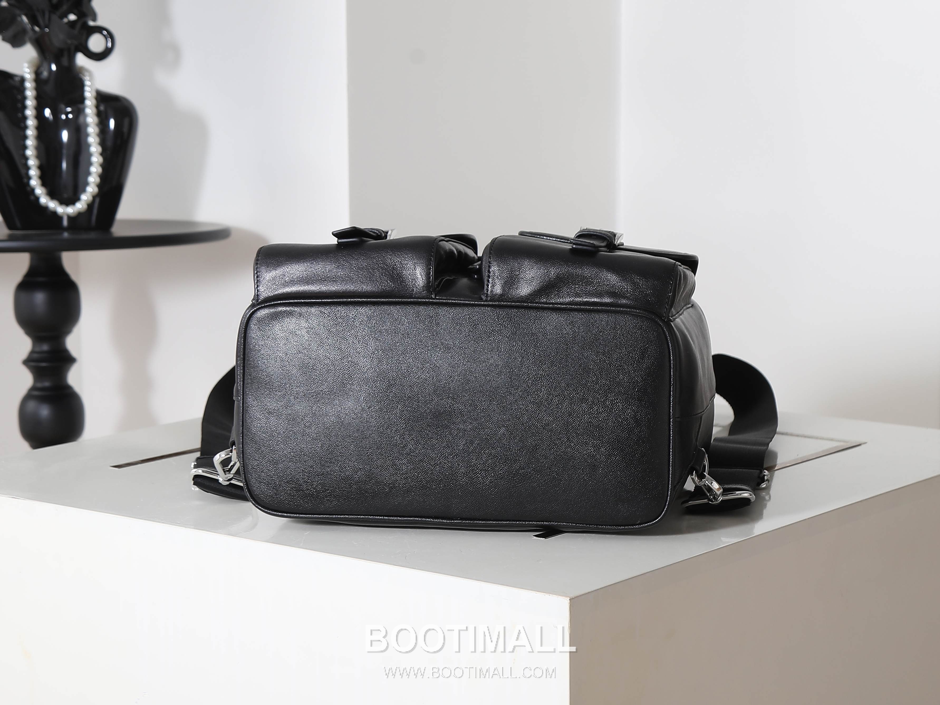 Prada Triangle Logo Lambskin Flap Backpack with Dual Front Pocket Detail 프라다 트라이앵글 로고 램스킨 플랩 백팩 듀얼 포켓 1BZ811B 30cm 6