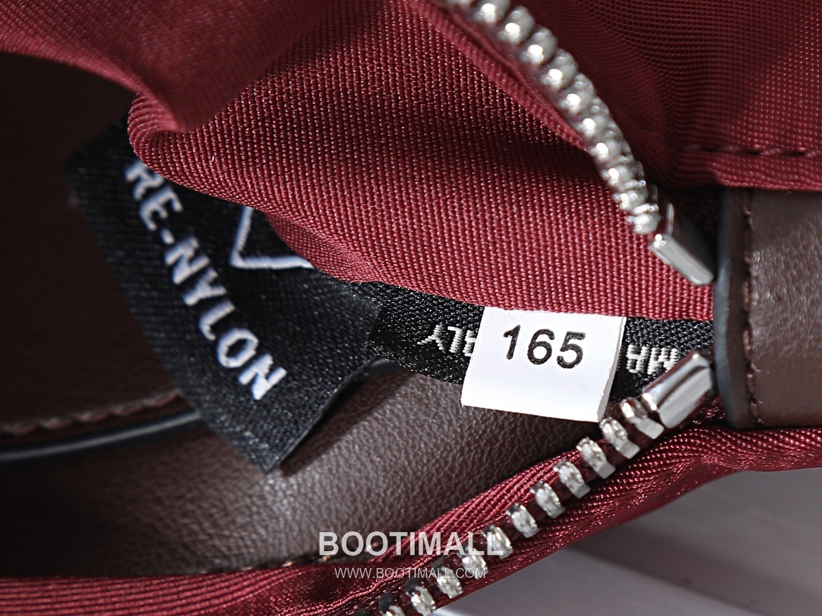 Prada Re-Nylon Smartphone Pouch with Strap Detail 프라다 리나일론 스마트폰 파우치 스트랩 디테일 2ZT073 22cm 8
