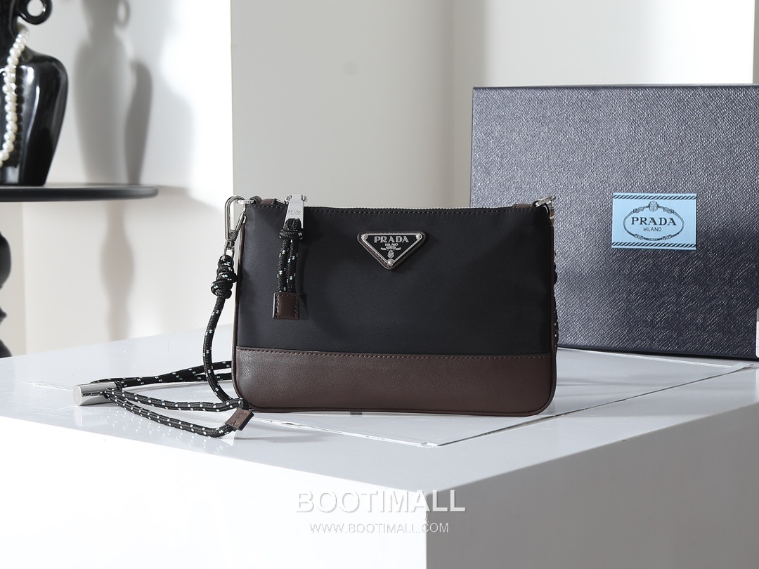 Prada Re-Nylon Smartphone Pouch with Strap Detail 프라다 리나일론 스마트폰 파우치 스트랩 디테일 2ZT073 22cm 1