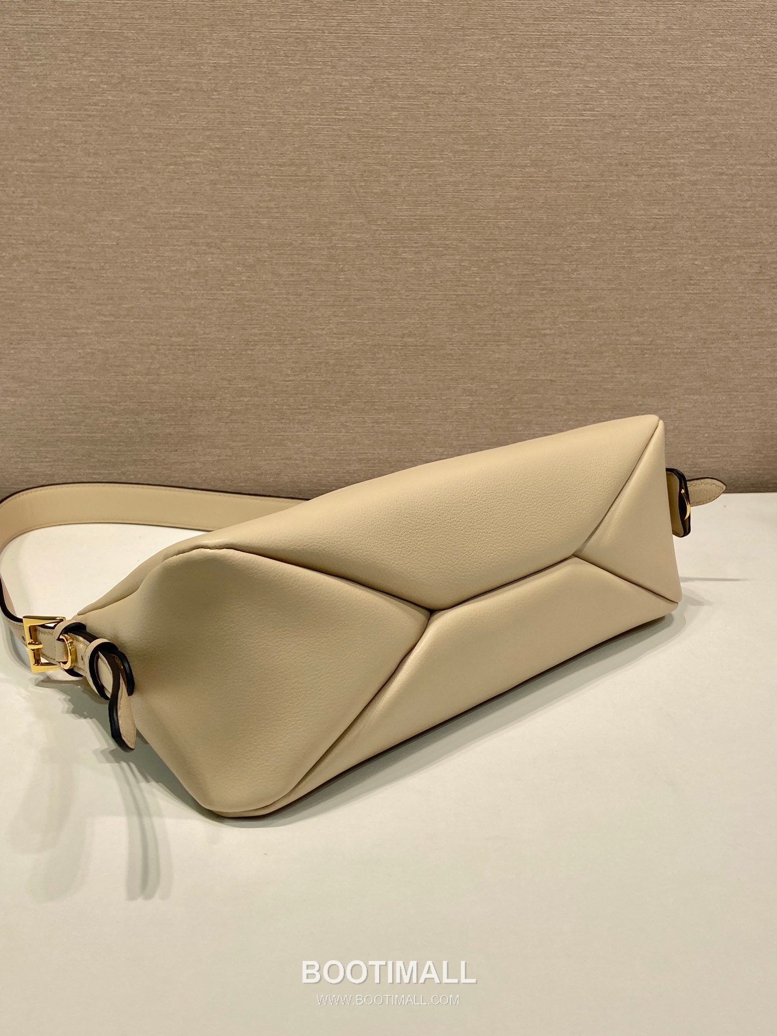 Prada Aimee Calfskin Hobo Shoulder Bag with Triangle Logo Detail 프라다 에이미 카프스킨 호보 숄더백 트라이앵글 로고 디테일 1BC229 31cm 6