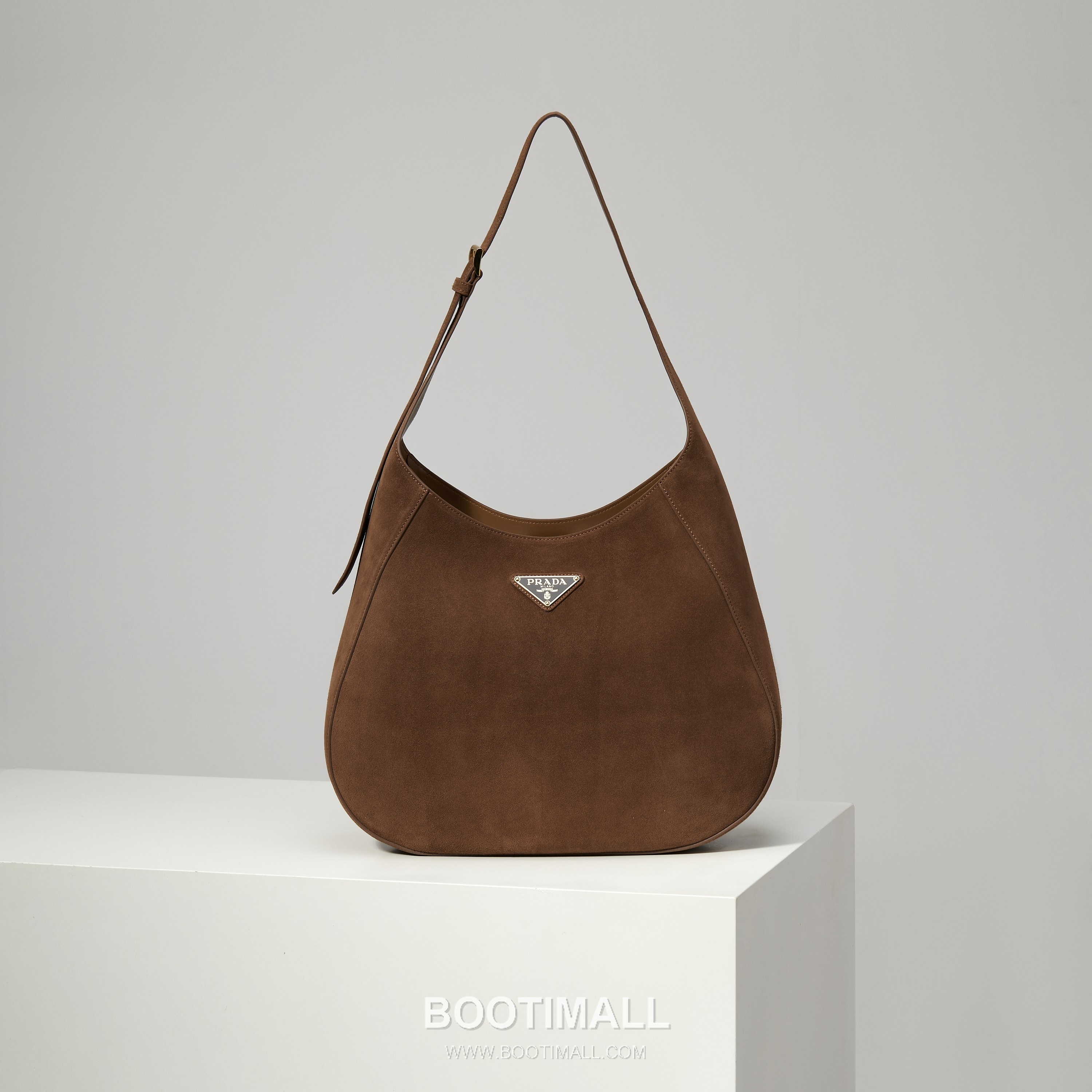 Prada Cleo Suede Leather Crossbody Bag with Shoulder Strap Detail 프라다 클레오 스웨이드 레더 크로스바디 숄더백 스트랩 디테일 1BC181 40cm 1
