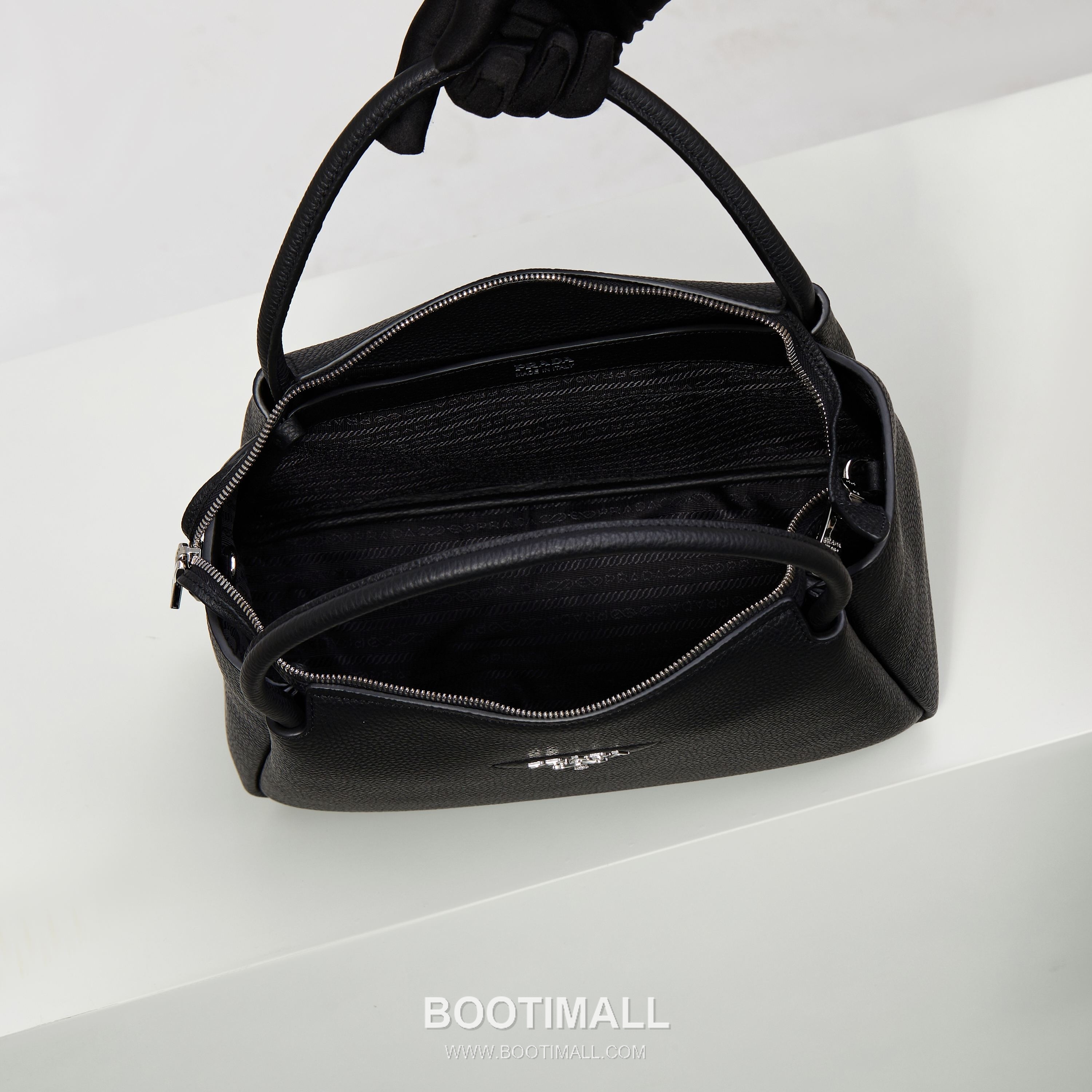 Prada Deer Grain Calfskin Crossbody Bag with Dual Adjustable Strap Detail 프라다 디어 그레인 카프스킨 크로스바디 백 듀얼 조절 스트랩 디테일 1BC170 32cm 9