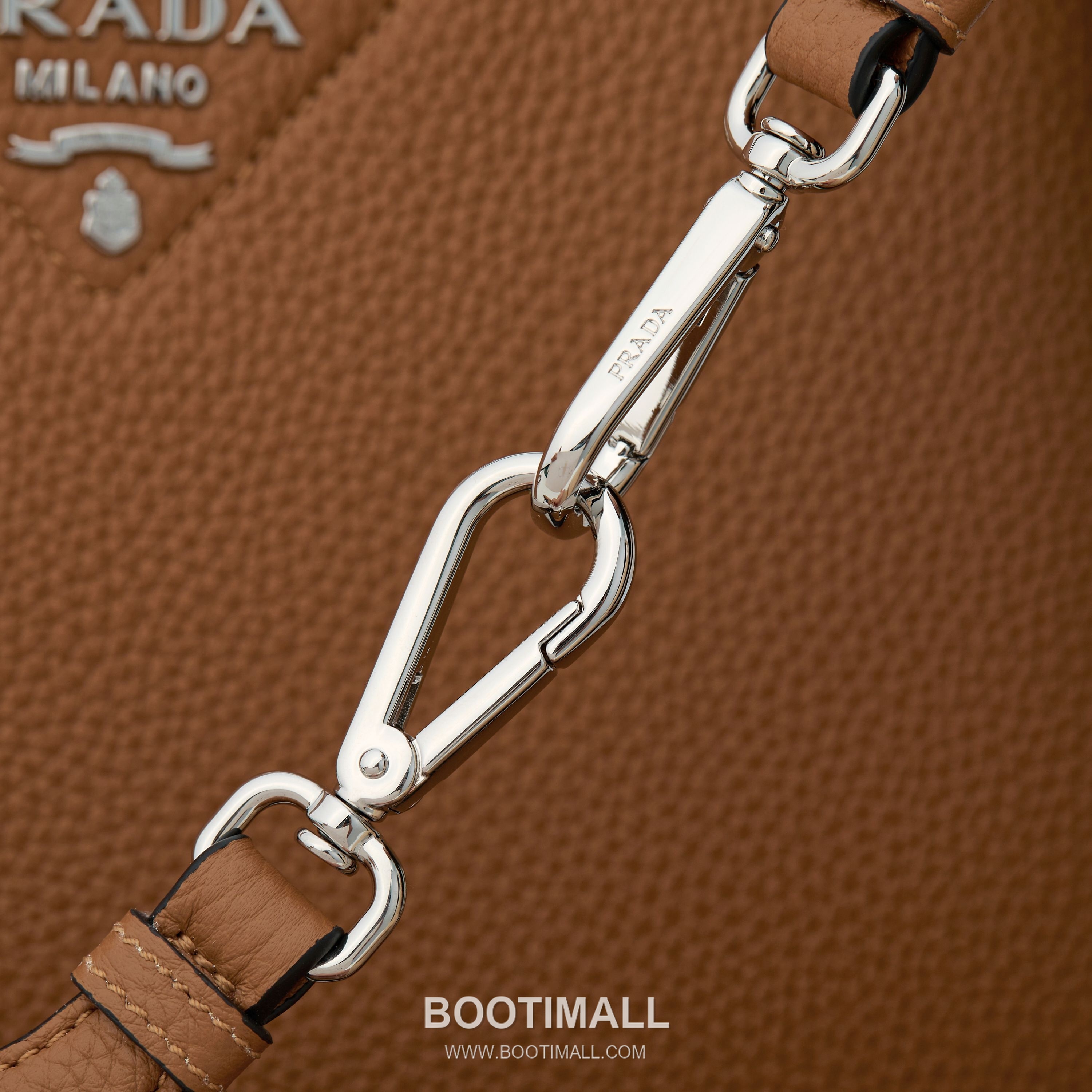 Prada Deer Grain Calfskin Crossbody Bag with Dual Adjustable Strap Detail 프라다 디어 그레인 카프스킨 크로스바디 백 듀얼 조절 스트랩 디테일 1BC170 32cm 6