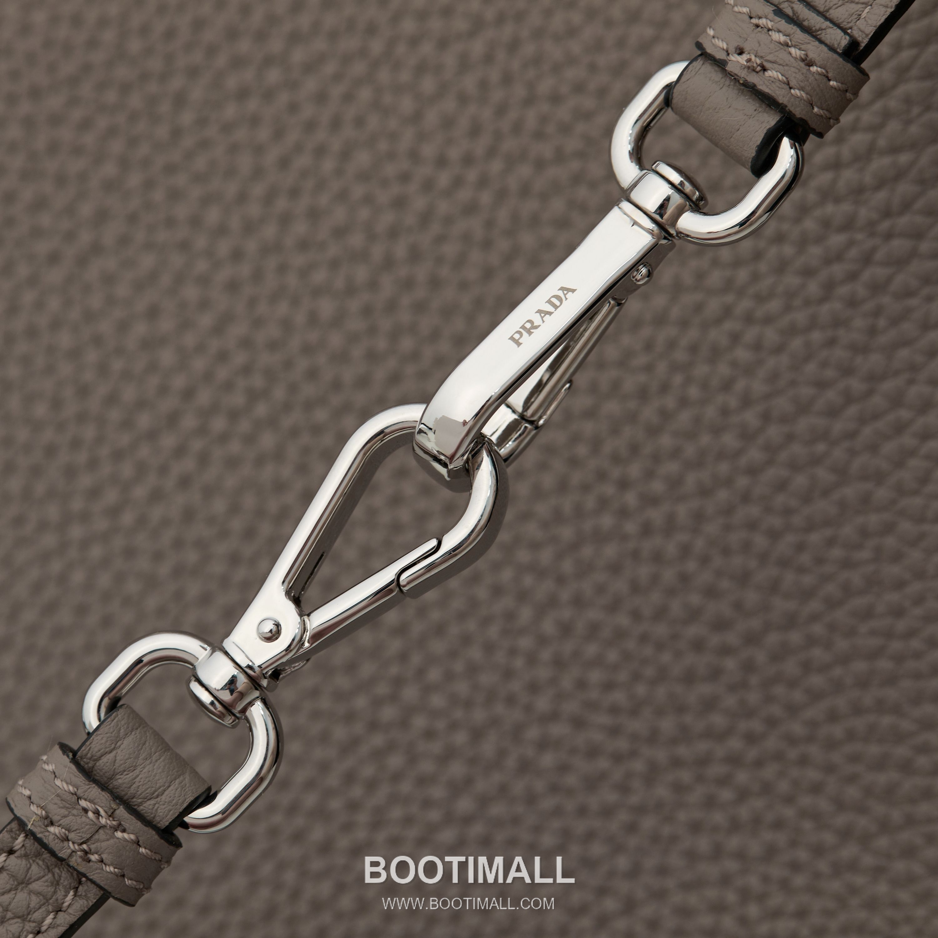 Prada Deer Grain Calfskin Crossbody Bag with Dual Adjustable Strap Detail 프라다 디어 그레인 카프스킨 크로스바디 백 듀얼 조절 스트랩 디테일 1BC170 32cm 6