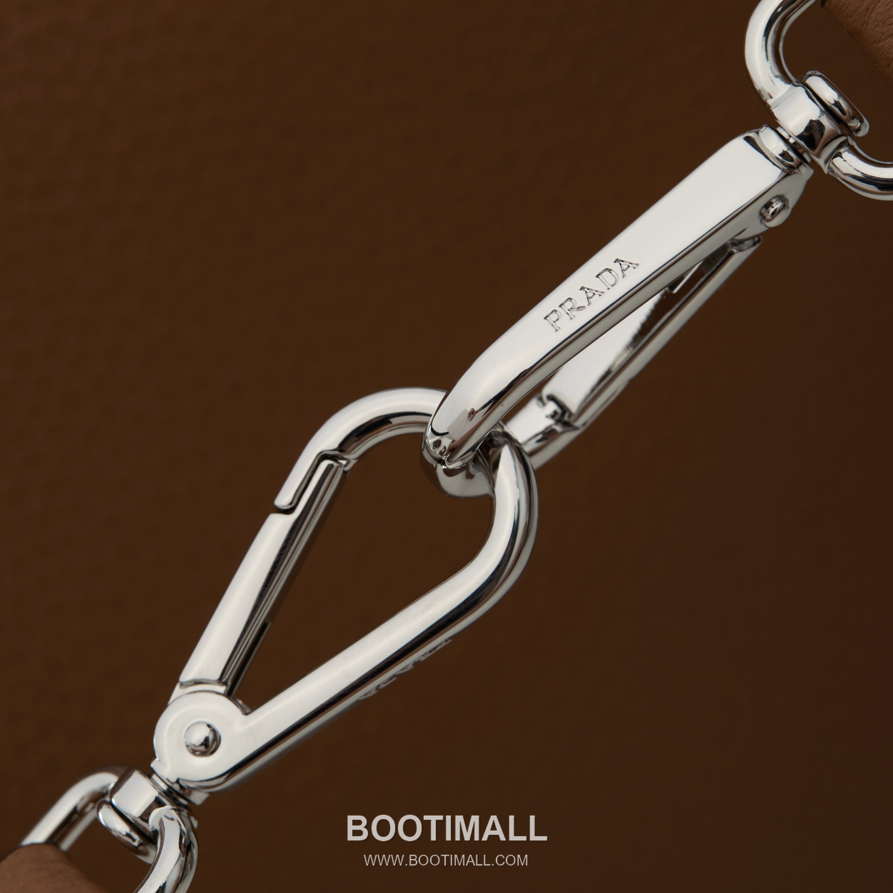 Prada Textured Leather Shoulder Bag with Dual Strap Zip Closure and Metal Logo Detail 프라다 텍스처드 레더 숄더백 듀얼 스트랩 지퍼 클로저 메탈 로고 디테일 1BC145 23cm 7