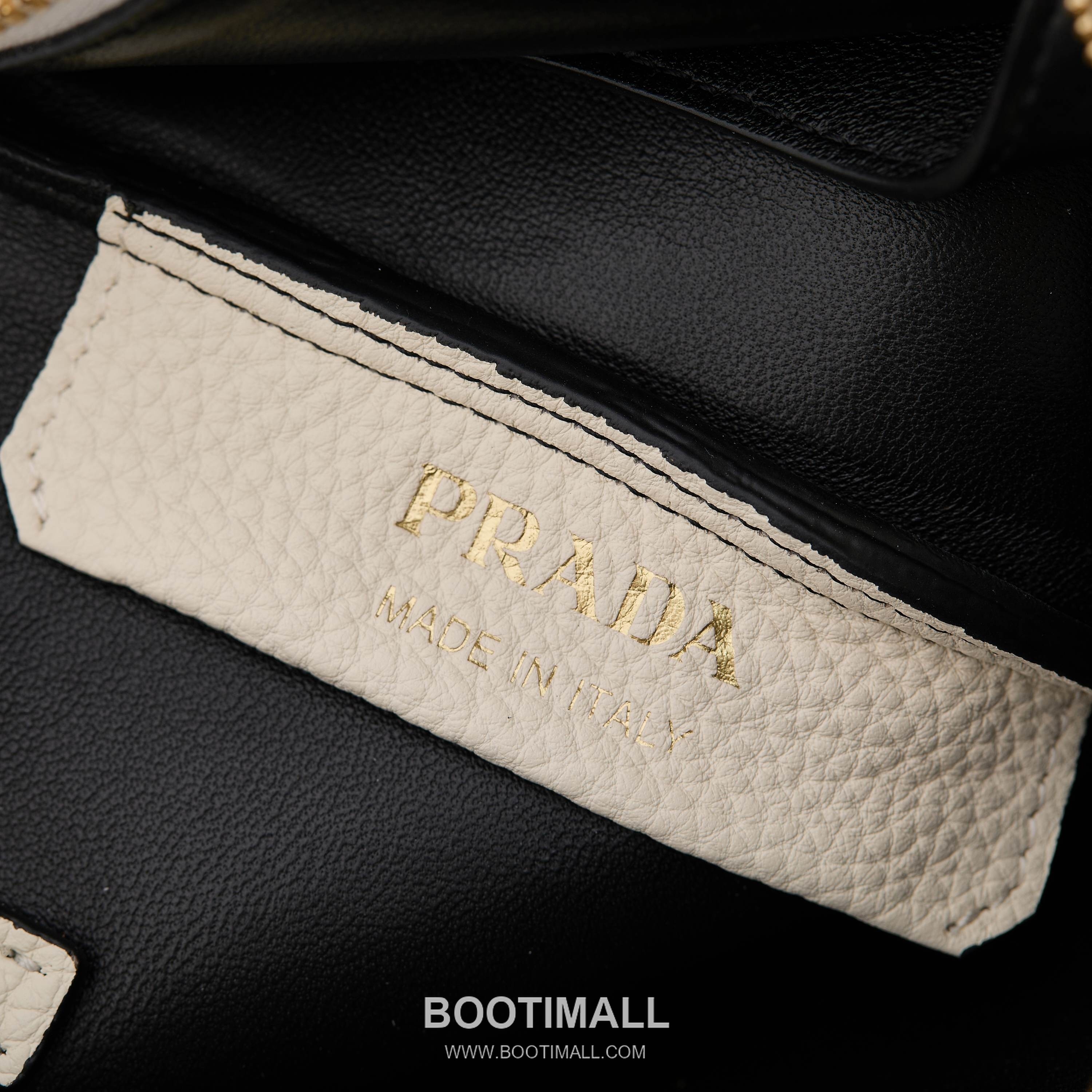 Prada Textured Leather Shoulder Bag with Dual Strap Zip Closure and Metal Logo Detail 프라다 텍스처드 레더 숄더백 듀얼 스트랩 지퍼 클로저 메탈 로고 디테일 1BC145 23cm 8