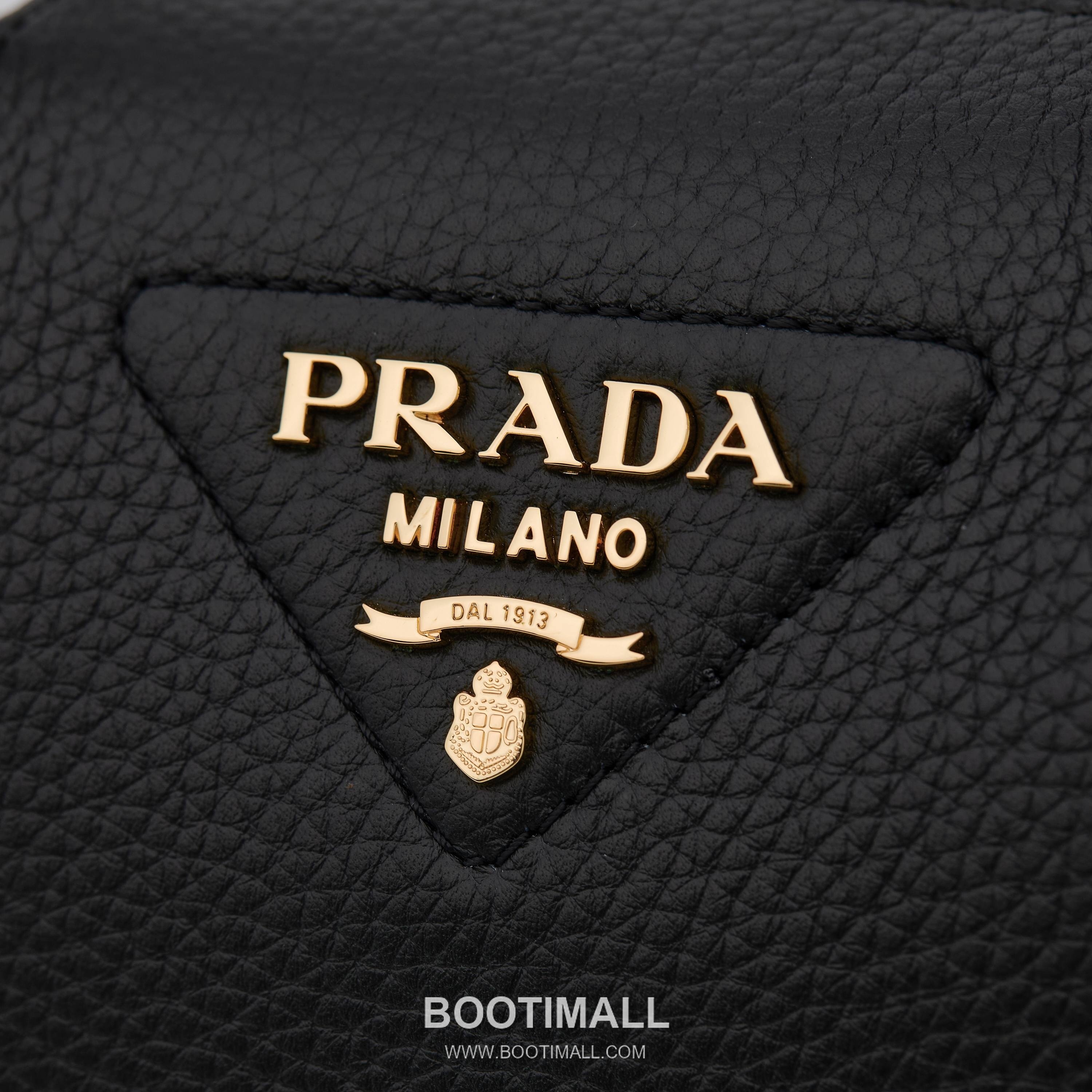 Prada Textured Leather Mini Top Handle Bag with Dual Strap Zip Closure and Logo Detail 프라다 텍스처드 레더 미니 탑핸들 숄더백 듀얼 스트랩 지퍼 클로저 로고 디테일 1BA362 18cm 5