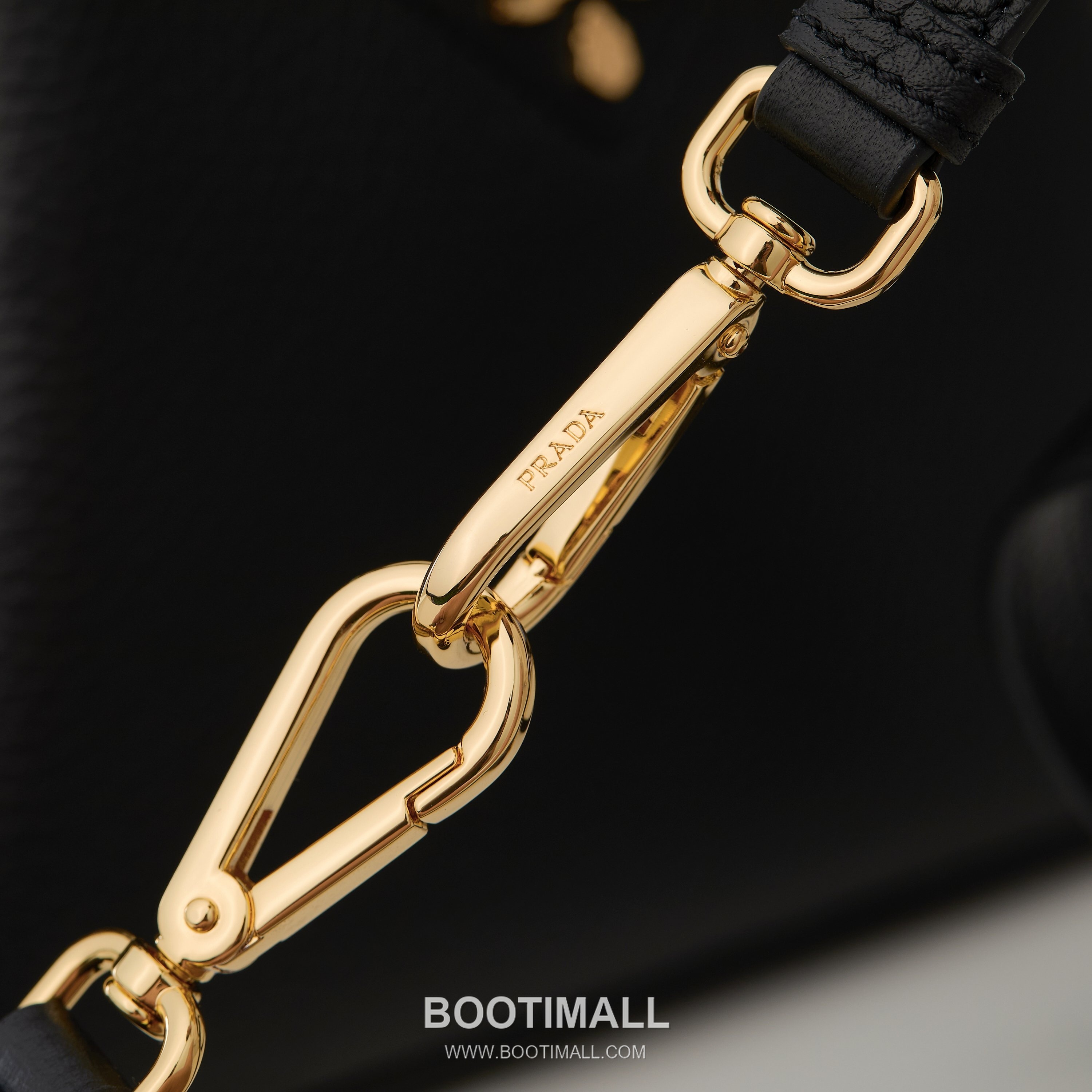 Prada Textured Leather Mini Top Handle Bag with Dual Strap Zip Closure and Logo Detail 프라다 텍스처드 레더 미니 탑핸들 숄더백 듀얼 스트랩 지퍼 클로저 로고 디테일 1BA362 18cm 6