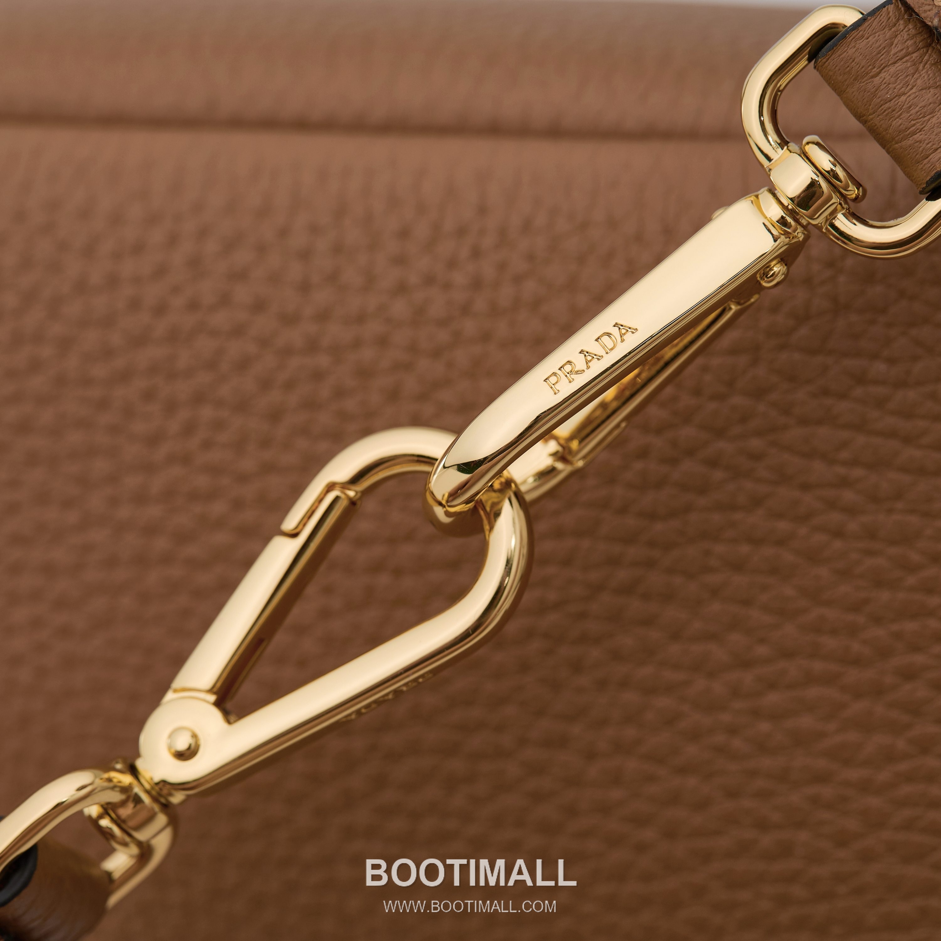 Prada Textured Leather Mini Top Handle Bag with Dual Strap Zip Closure and Logo Detail 프라다 텍스처드 레더 미니 탑핸들 숄더백 듀얼 스트랩 지퍼 클로저 로고 디테일 1BA362 18cm 6