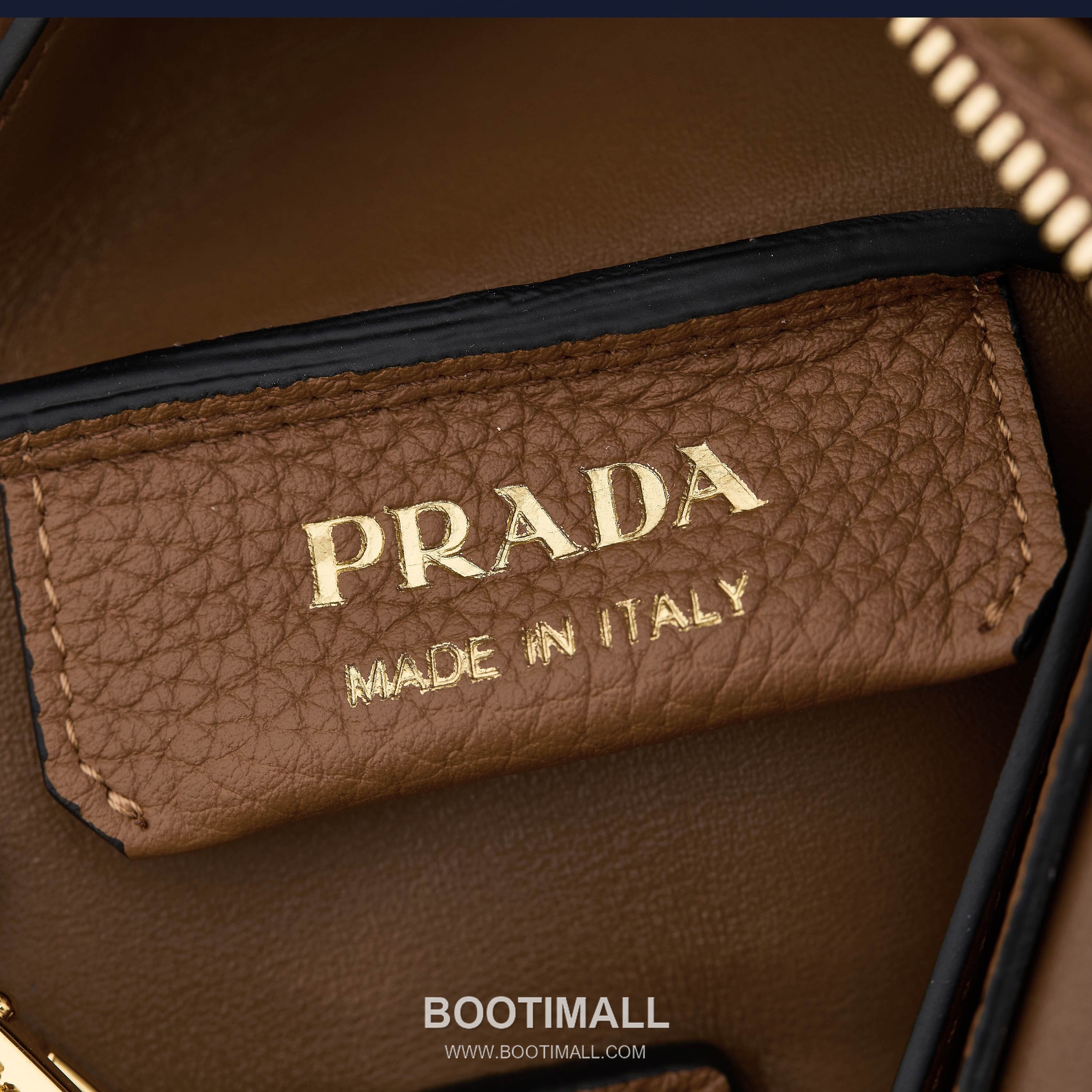 Prada Textured Leather Mini Top Handle Bag with Dual Strap Zip Closure and Logo Detail 프라다 텍스처드 레더 미니 탑핸들 숄더백 듀얼 스트랩 지퍼 클로저 로고 디테일 1BA362 18cm 8