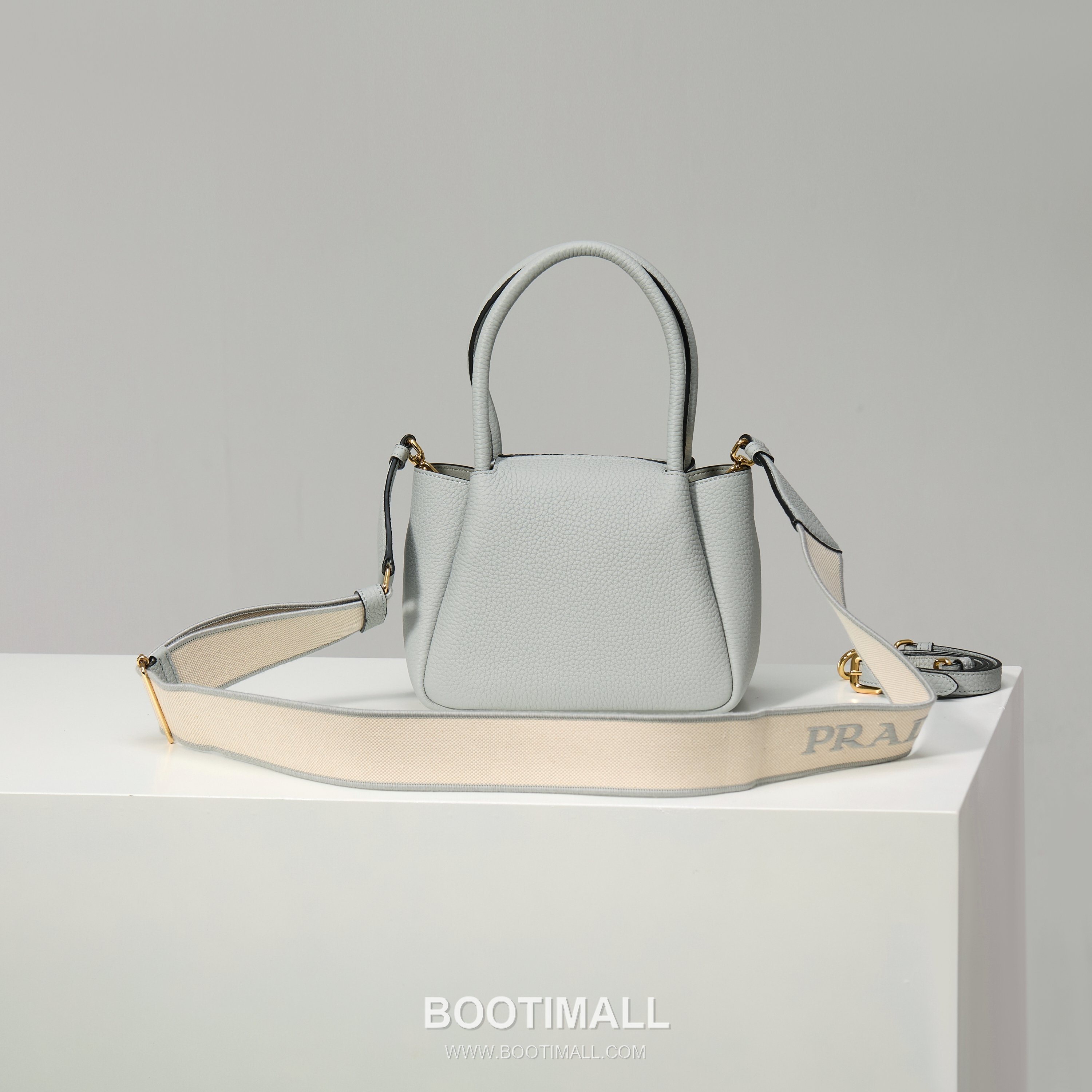 Prada Textured Leather Mini Top Handle Bag with Dual Strap Zip Closure and Logo Detail 프라다 텍스처드 레더 미니 탑핸들 숄더백 듀얼 스트랩 지퍼 클로저 로고 디테일 1BA362 18cm 2