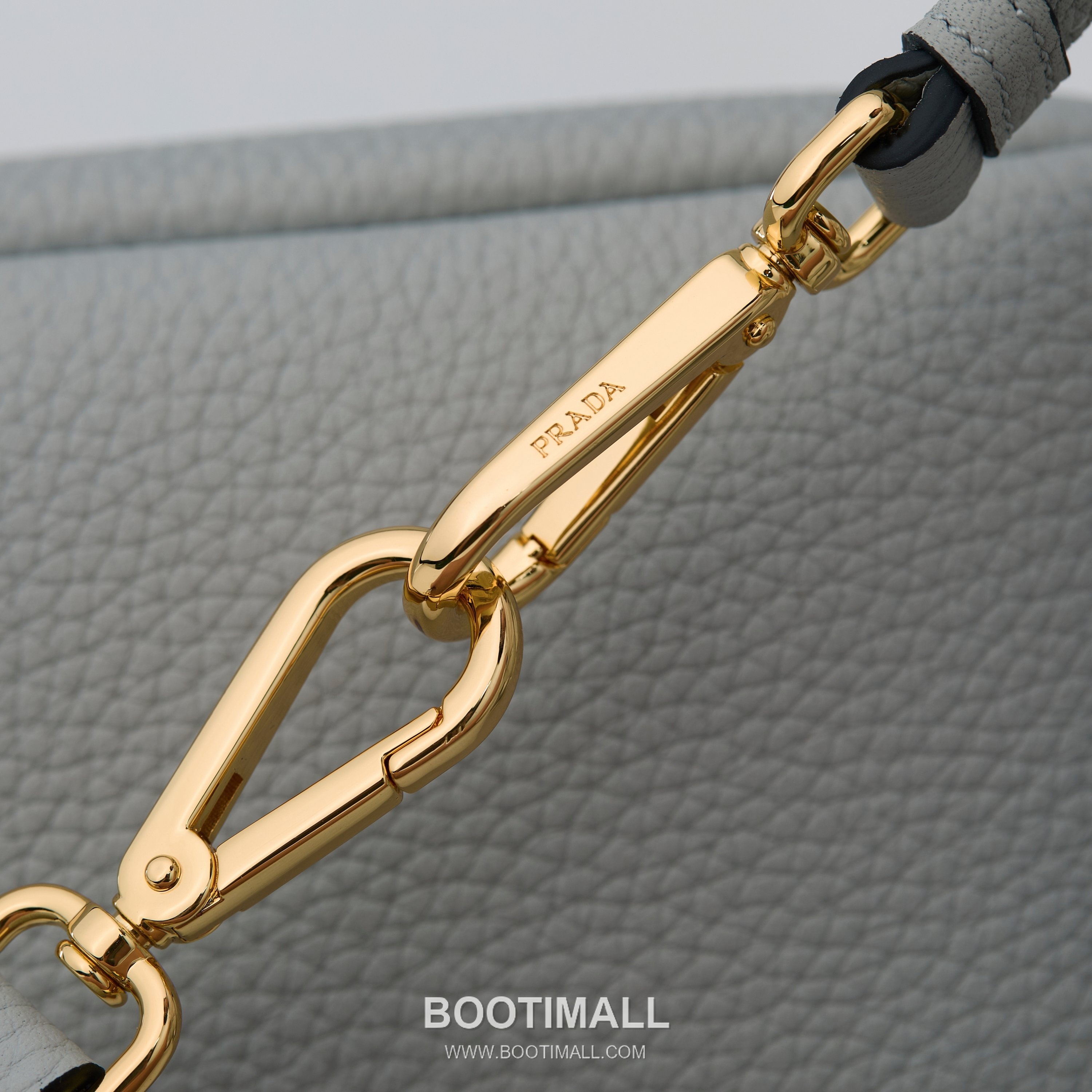 Prada Textured Leather Mini Top Handle Bag with Dual Strap Zip Closure and Logo Detail 프라다 텍스처드 레더 미니 탑핸들 숄더백 듀얼 스트랩 지퍼 클로저 로고 디테일 1BA362 18cm 6