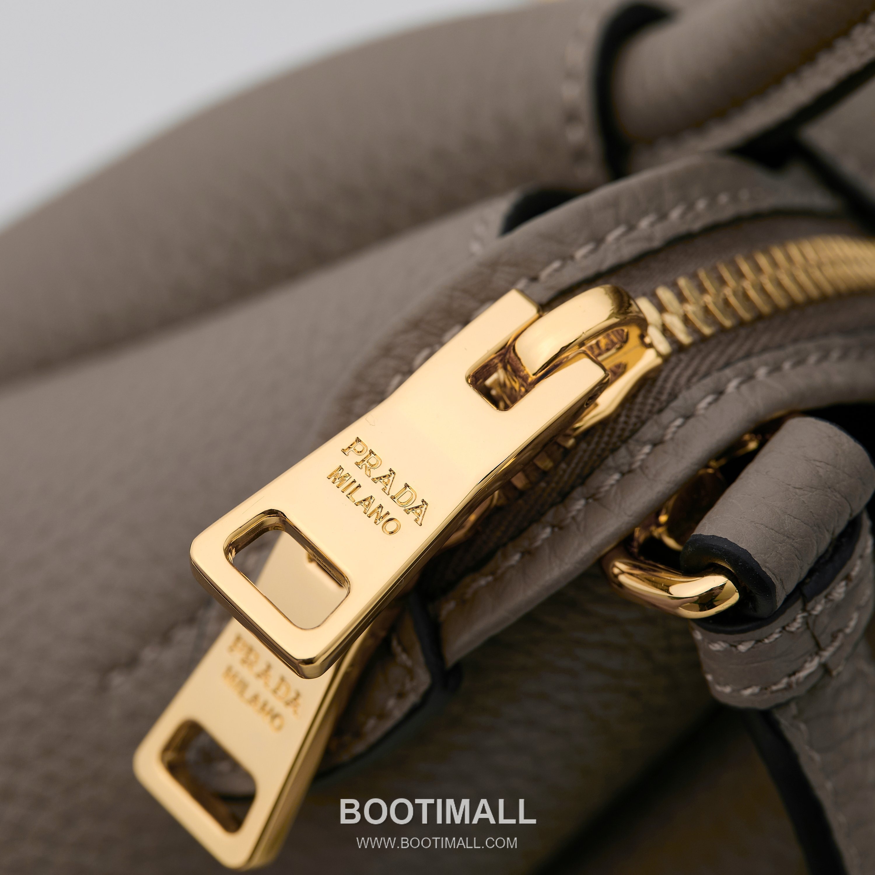 Prada Textured Leather Mini Top Handle Bag with Dual Strap Zip Closure and Logo Detail 프라다 텍스처드 레더 미니 탑핸들 숄더백 듀얼 스트랩 지퍼 클로저 로고 디테일 1BA362 18cm 7