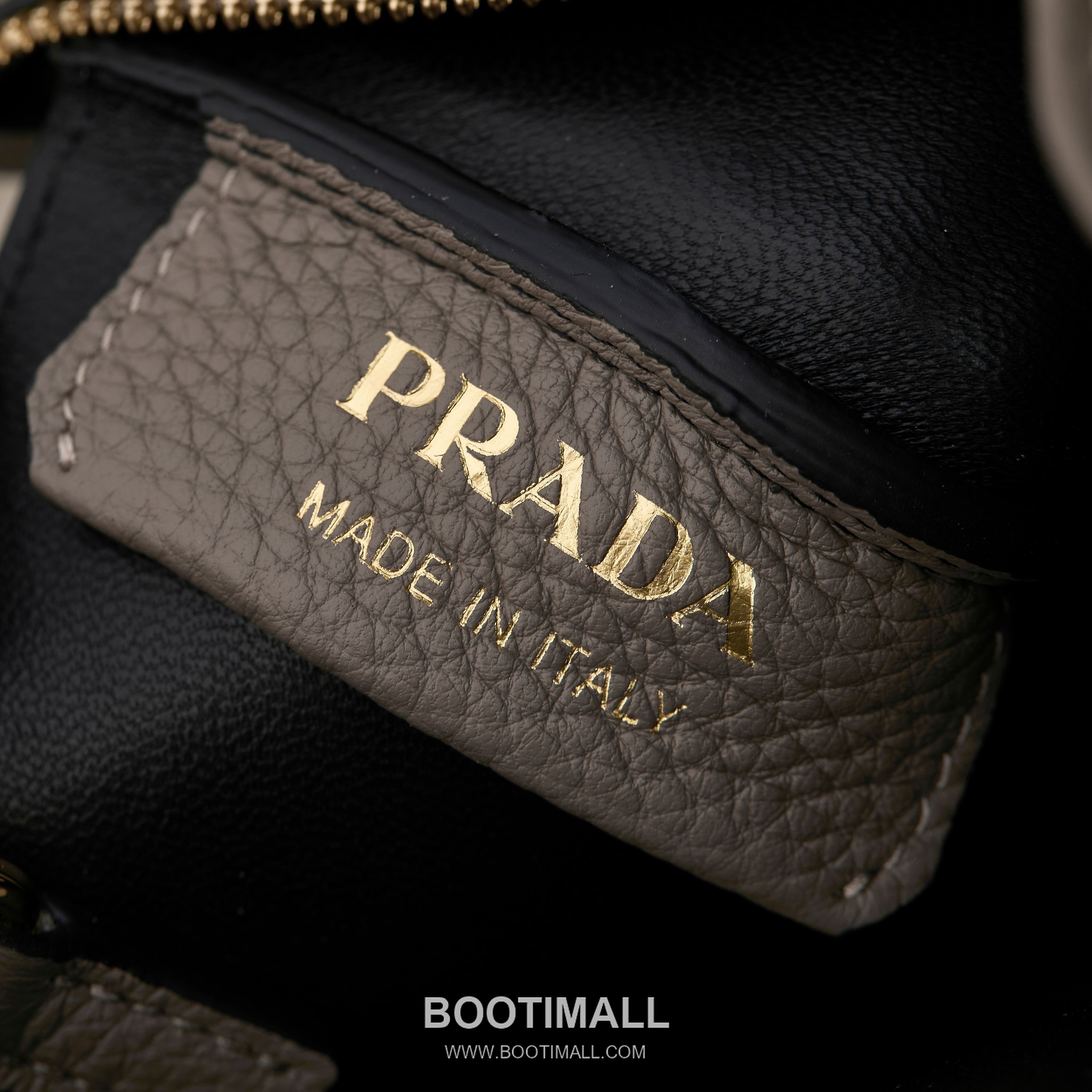 Prada Textured Leather Mini Top Handle Bag with Dual Strap Zip Closure and Logo Detail 프라다 텍스처드 레더 미니 탑핸들 숄더백 듀얼 스트랩 지퍼 클로저 로고 디테일 1BA362 18cm 8