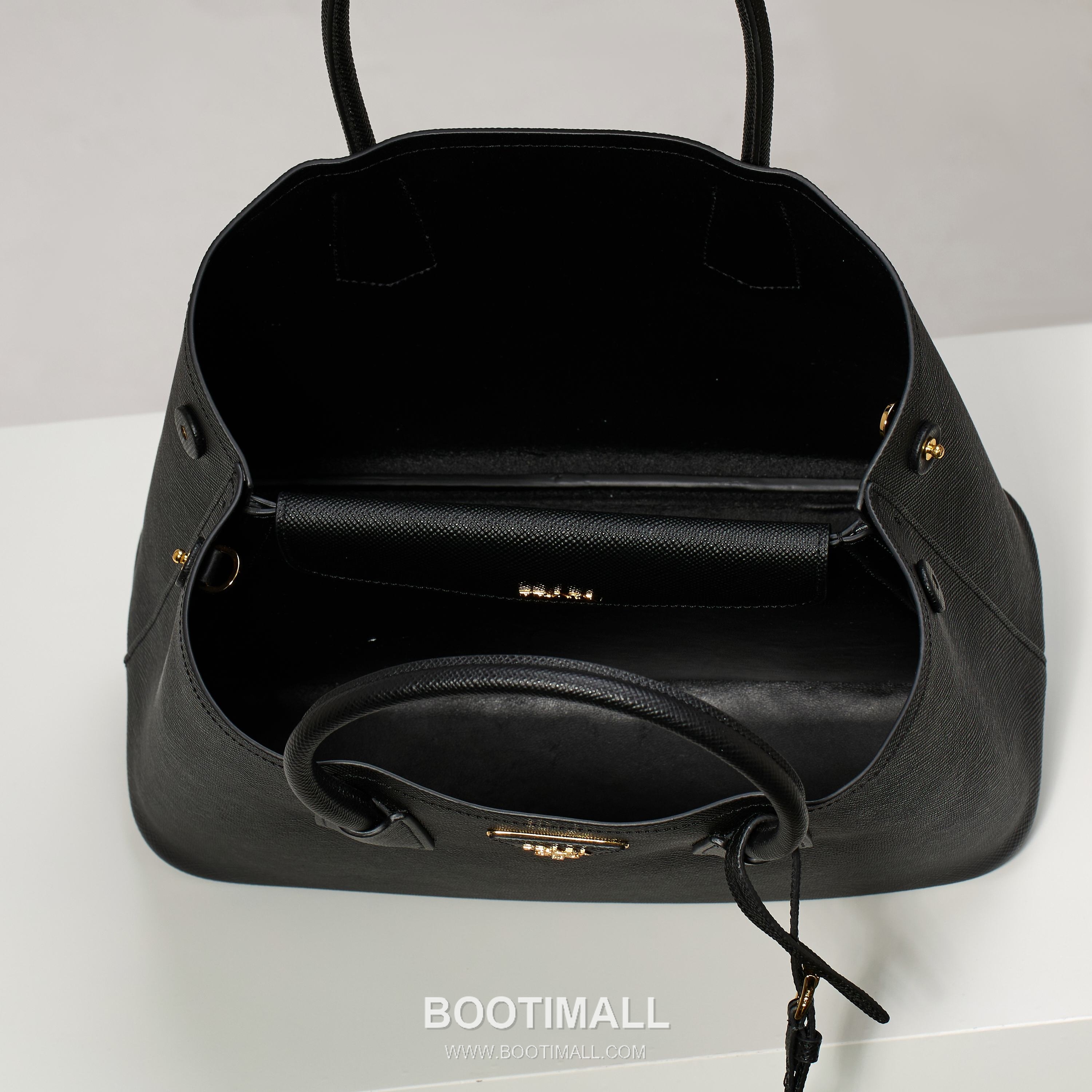 Prada Crossgrain Calfskin Tote Bag with Contrast Leather Interior and Top Handle Detail 프라다 크로스그레인 카프스킨 토트백 콘트라스트 레더 내부 탑핸들 디테일 1BG775 33cm 9