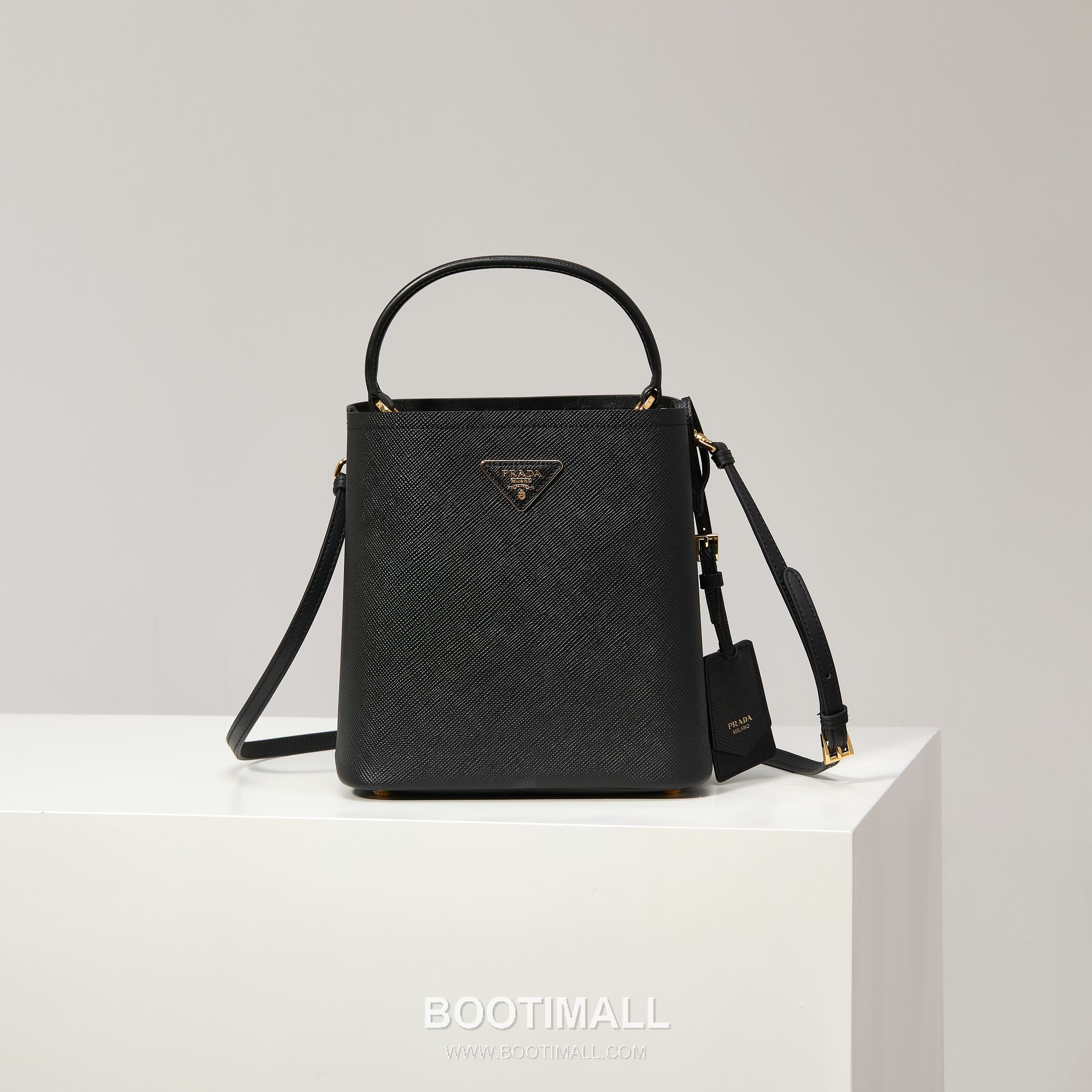 Prada Saffiano Leather Bucket Bag with Detachable Strap Name Tag and Triangle Logo Detail 프라다 사피아노 가죽 버킷백 탈부착 스트랩 네임태그 트라이앵글 로고 디테일 1BA212 22cm 1