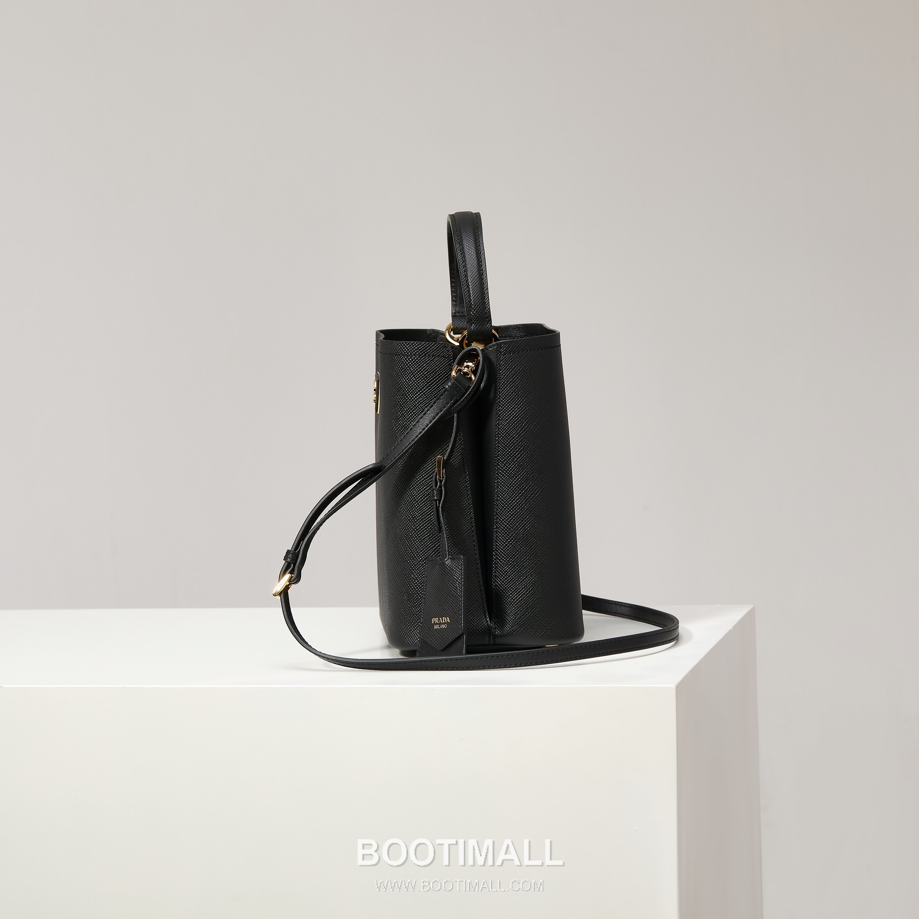 Prada Saffiano Leather Bucket Bag with Detachable Strap Name Tag and Triangle Logo Detail 프라다 사피아노 가죽 버킷백 탈부착 스트랩 네임태그 트라이앵글 로고 디테일 1BA212 22cm 3