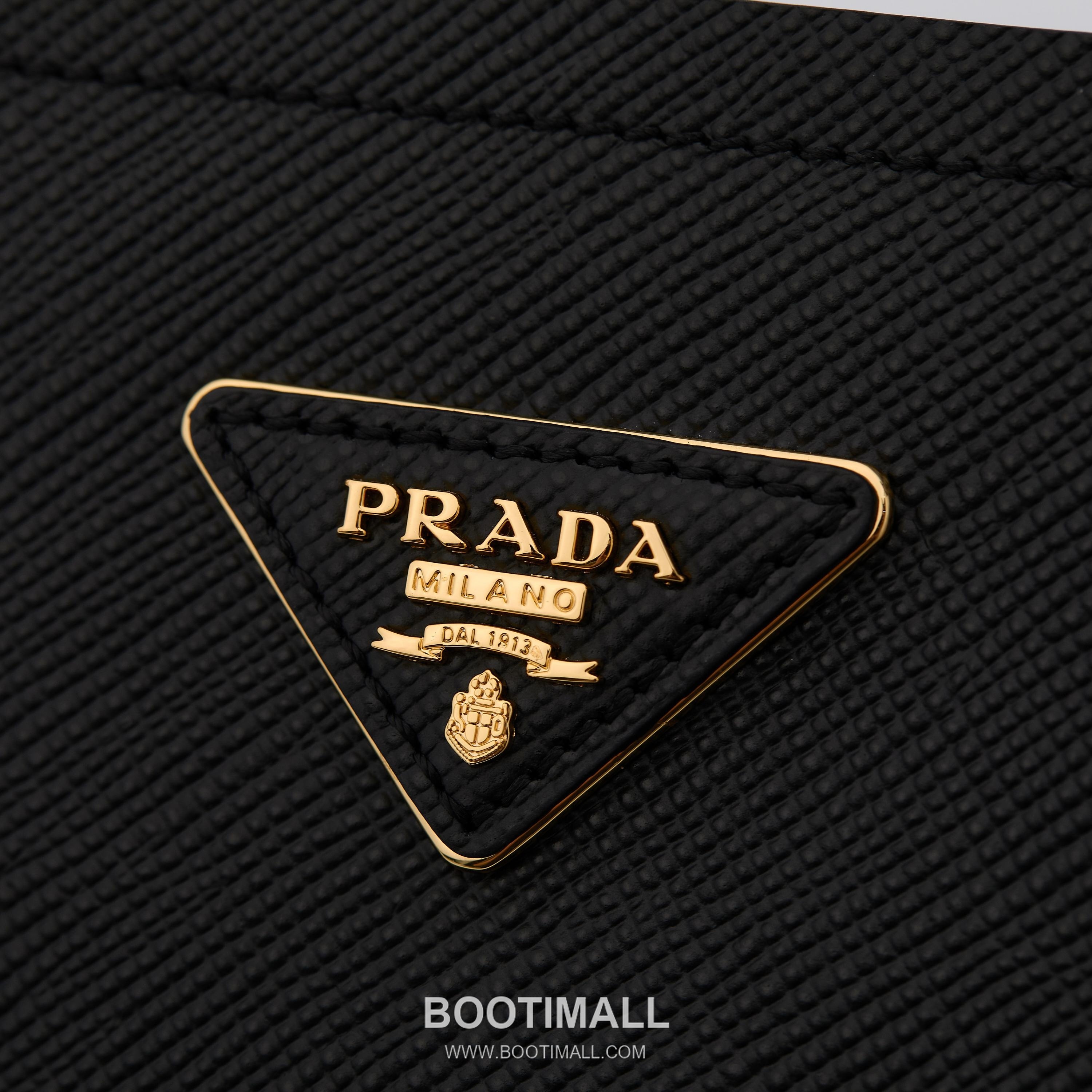 Prada Saffiano Leather Bucket Bag with Detachable Strap Name Tag and Triangle Logo Detail 프라다 사피아노 가죽 버킷백 탈부착 스트랩 네임태그 트라이앵글 로고 디테일 1BA212 22cm 5