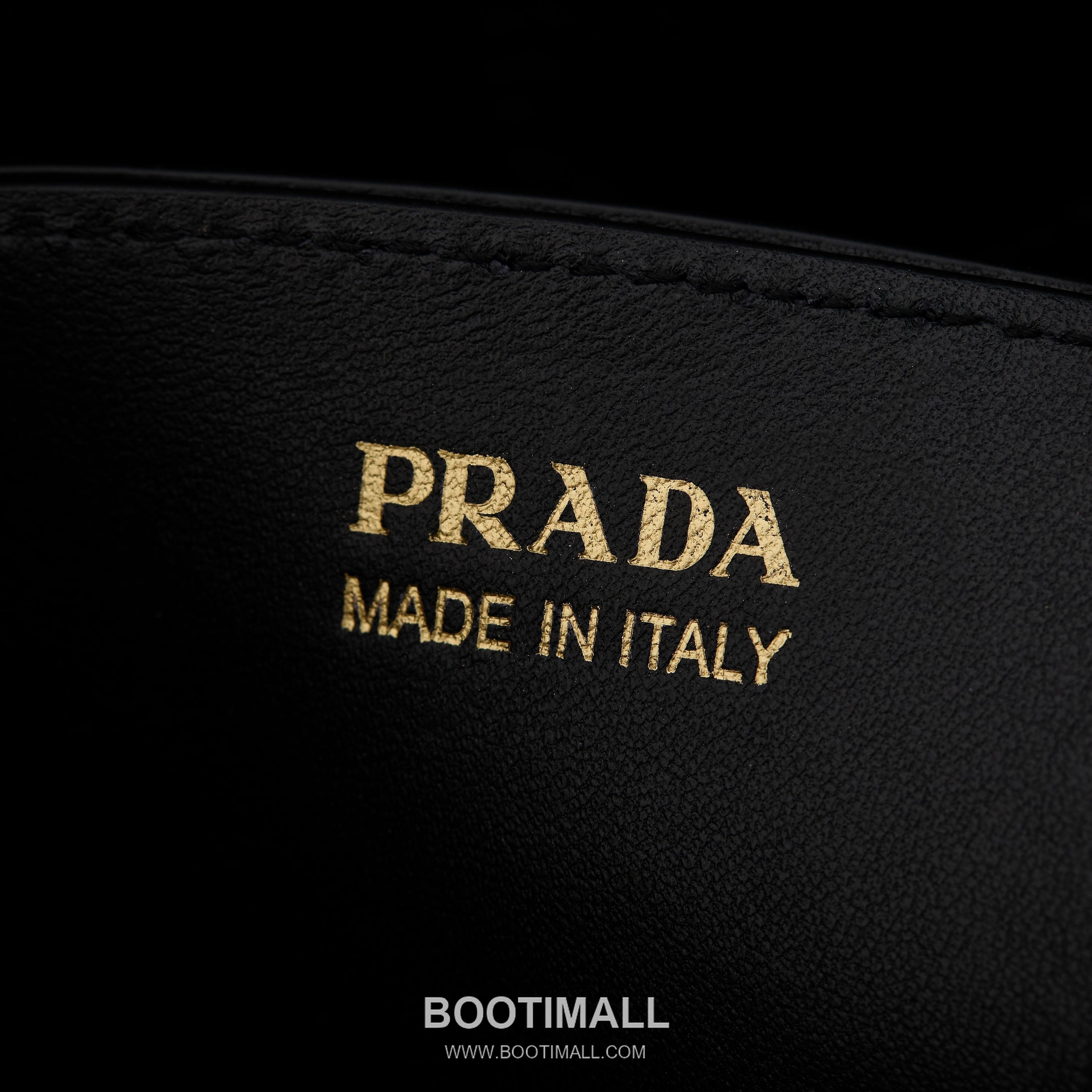 Prada Saffiano Leather Bucket Bag with Detachable Strap Name Tag and Triangle Logo Detail 프라다 사피아노 가죽 버킷백 탈부착 스트랩 네임태그 트라이앵글 로고 디테일 1BA212 22cm 8