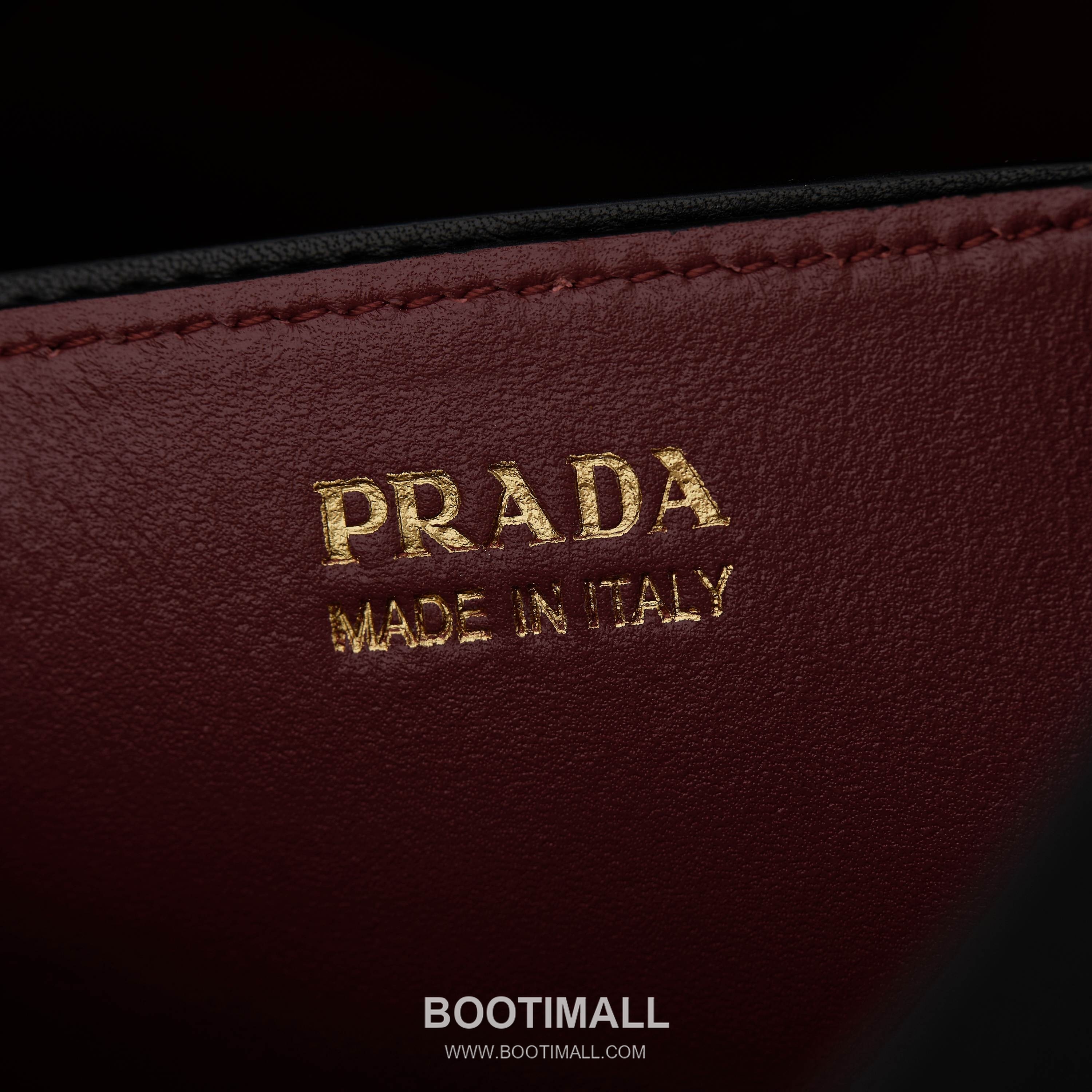 Prada Saffiano Leather Bucket Bag with Detachable Strap Name Tag and Triangle Logo Detail 프라다 사피아노 가죽 버킷백 탈부착 스트랩 네임태그 트라이앵글 로고 디테일 1BA212 22cm 8