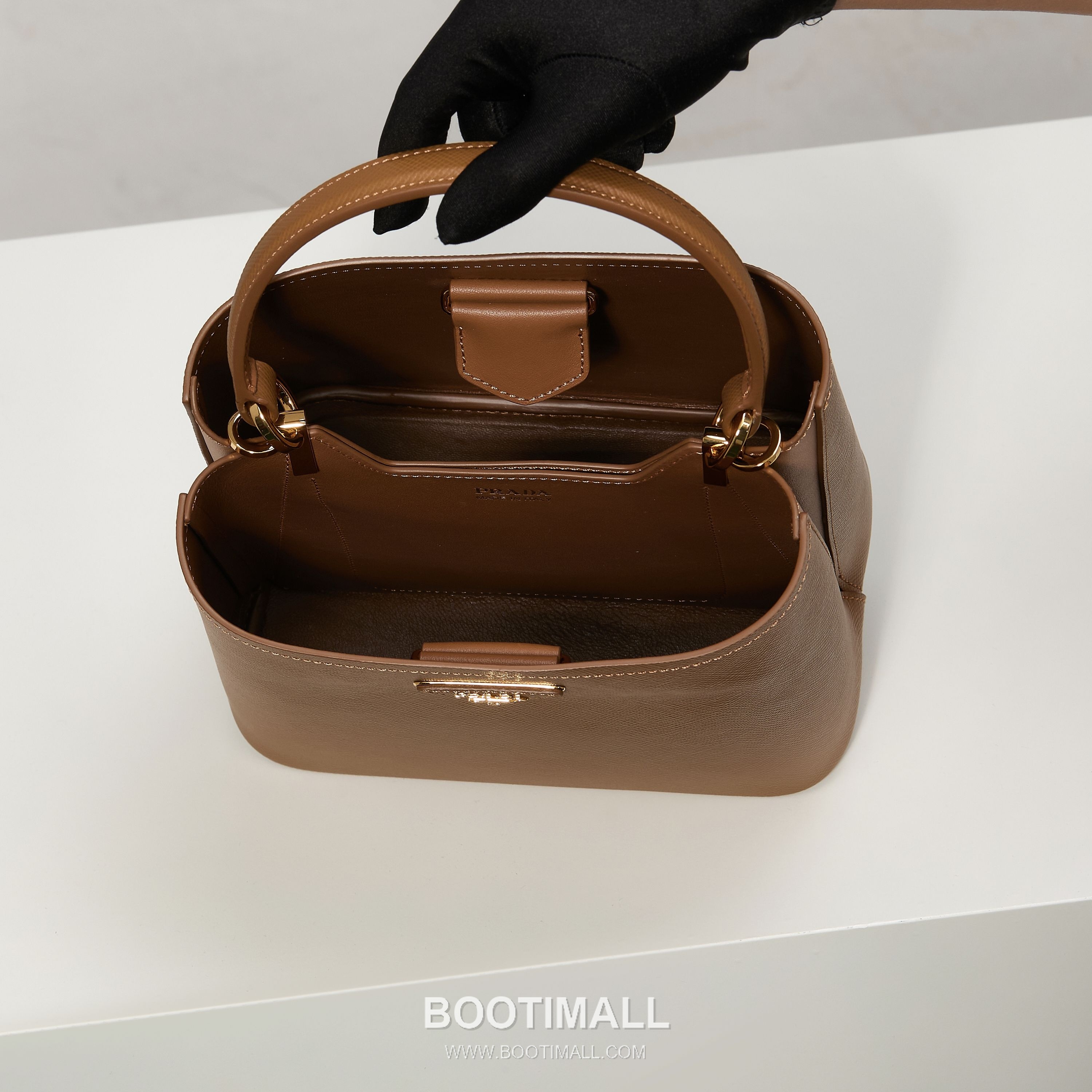 Prada Saffiano Leather Bucket Bag with Detachable Strap Name Tag and Triangle Logo Detail 프라다 사피아노 가죽 버킷백 탈부착 스트랩 네임태그 트라이앵글 로고 디테일 1BA212 22cm 9