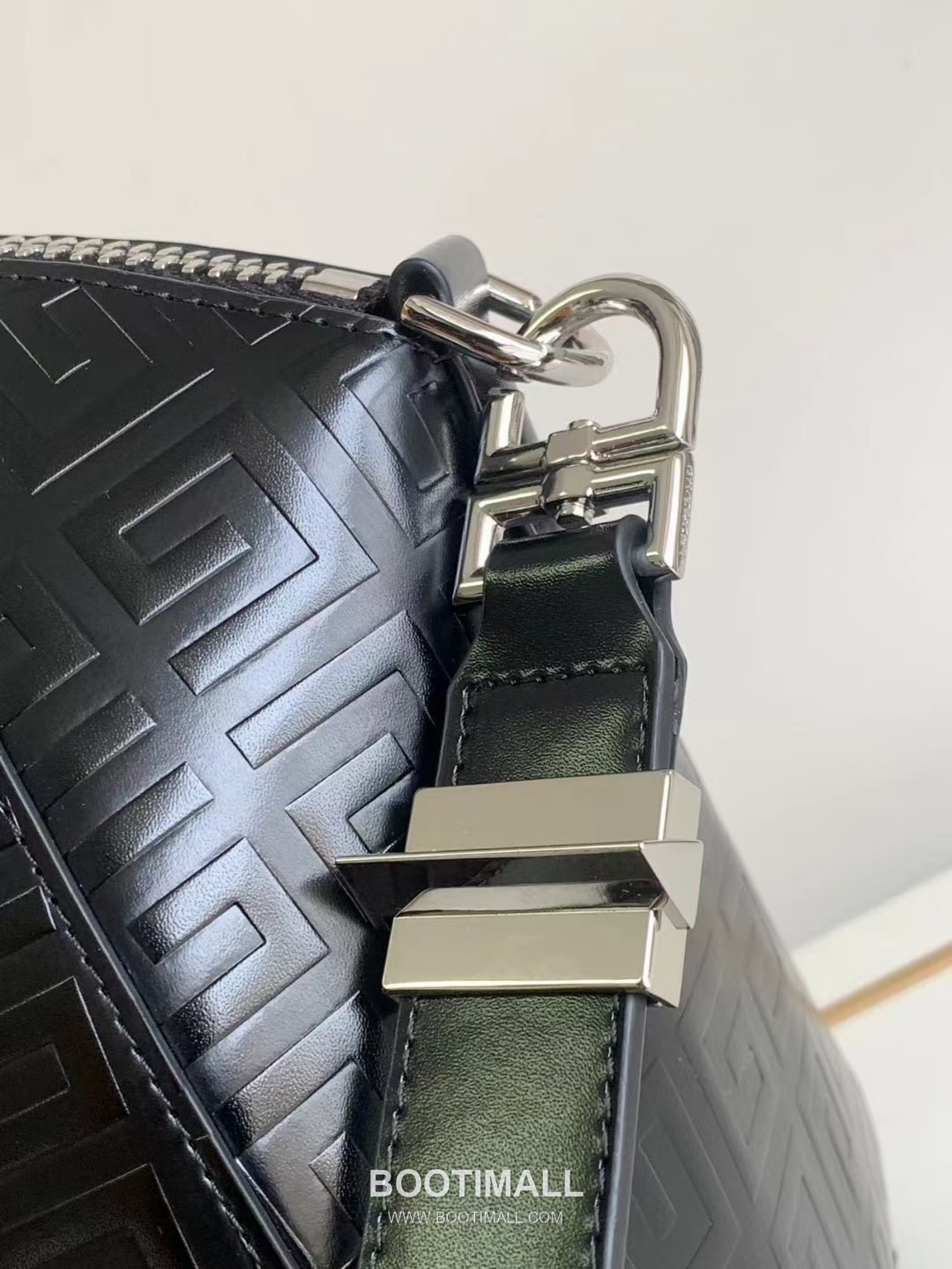 Givenchy Antigona Lock Box Leather Top Handle Bag with 4G Embossed Logo Detail 지방시 안티고나 락 박스 레더 탑핸들 숄더백 4G 엠보스 로고 디테일 28cm 6