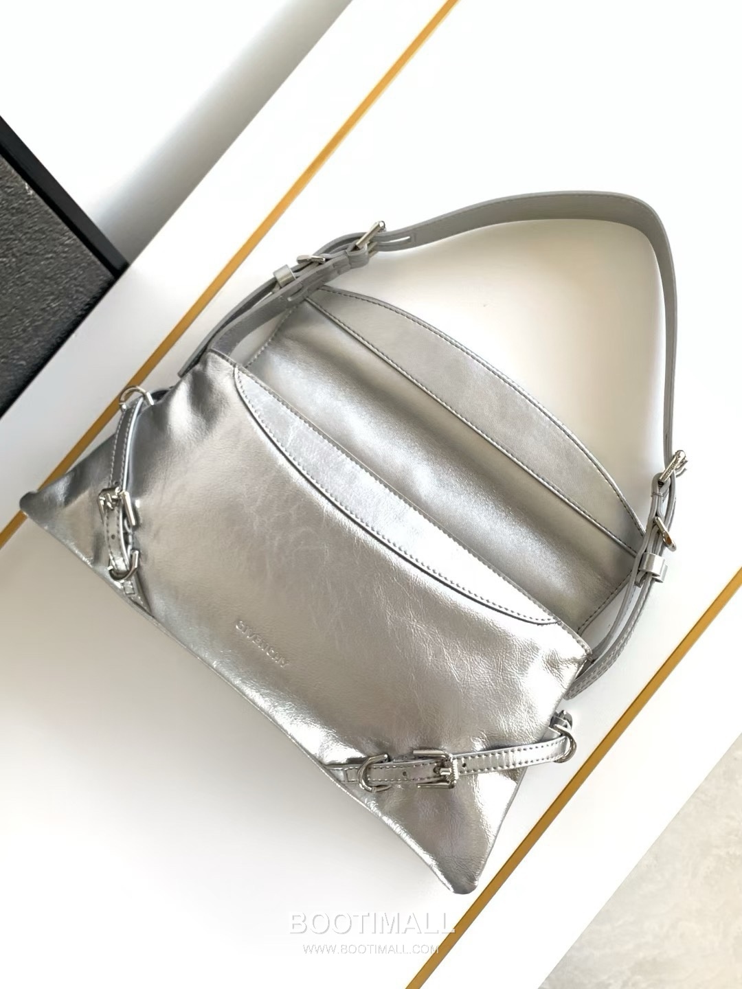 Givenchy Voyou Calfskin Hobo Shoulder Bag with Soft Pillow Structure and Strap Detail 지방시 보유 카프스킨 호보 숄더백 소프트 필로우 구조 스트랩 디테일 32cm 8