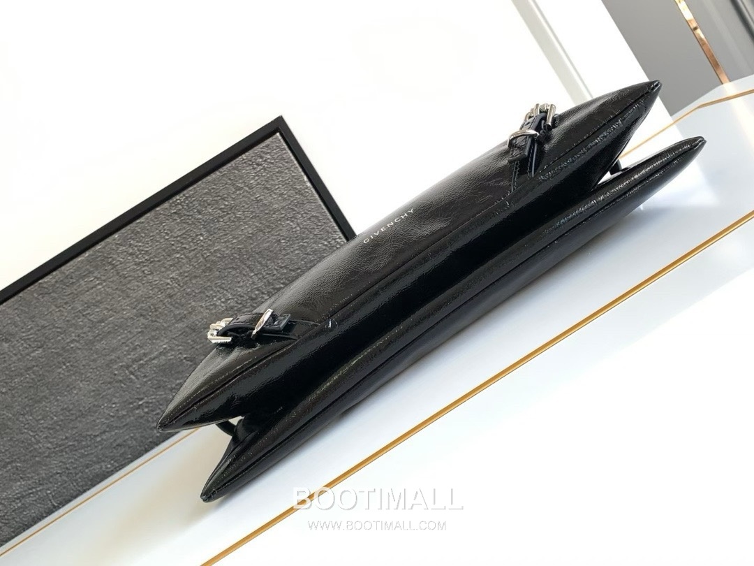 Givenchy Voyou Calfskin Hobo Shoulder Bag with Soft Pillow Structure and Strap Detail 지방시 보유 카프스킨 호보 숄더백 소프트 필로우 구조 스트랩 디테일 32cm 4