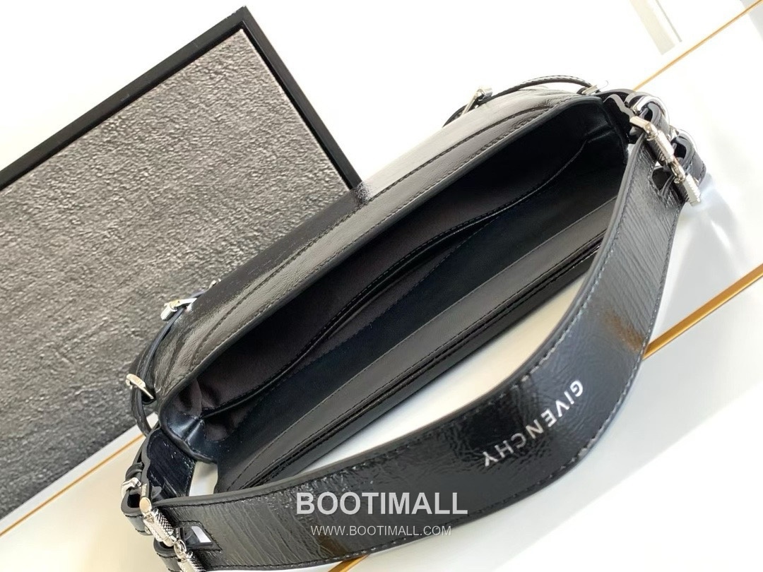 Givenchy Voyou Calfskin Hobo Shoulder Bag with Soft Pillow Structure and Strap Detail 지방시 보유 카프스킨 호보 숄더백 소프트 필로우 구조 스트랩 디테일 32cm 8