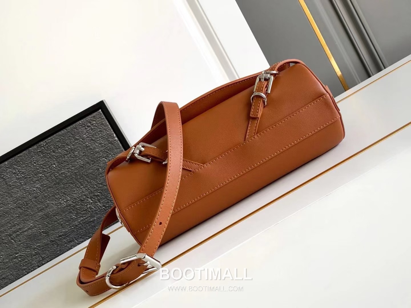 Givenchy Voyou Roller Calfskin Cylinder Crossbody Bag with Strap Detail 지방시 보유 롤러 카프스킨 실린더 크로스바디 백 스트랩 디테일 19052 25cm 4