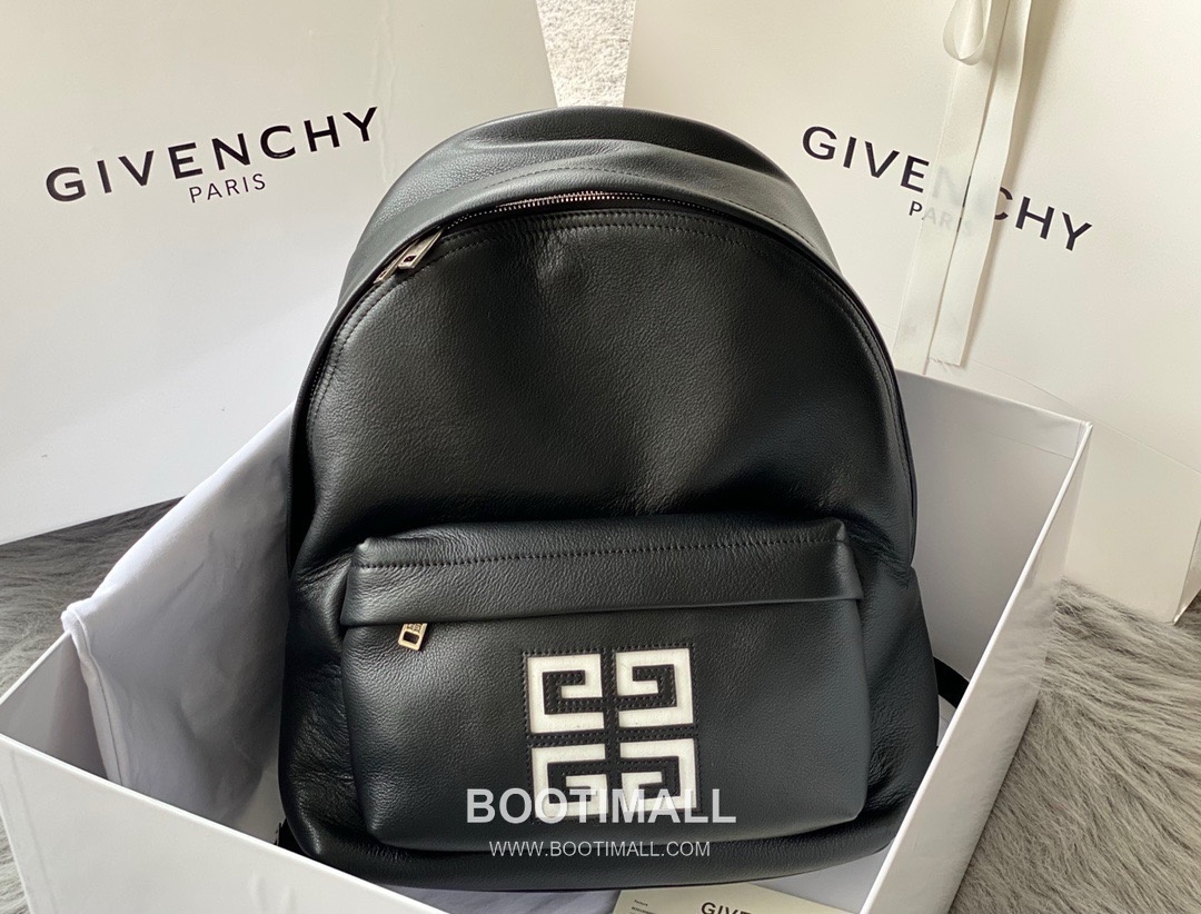 Givenchy Calfskin Leather Backpack with Dual Strap and Logo Detail 지방시 카프스킨 레더 백팩 듀얼 스트랩 로고 디테일 992991 28cm 1