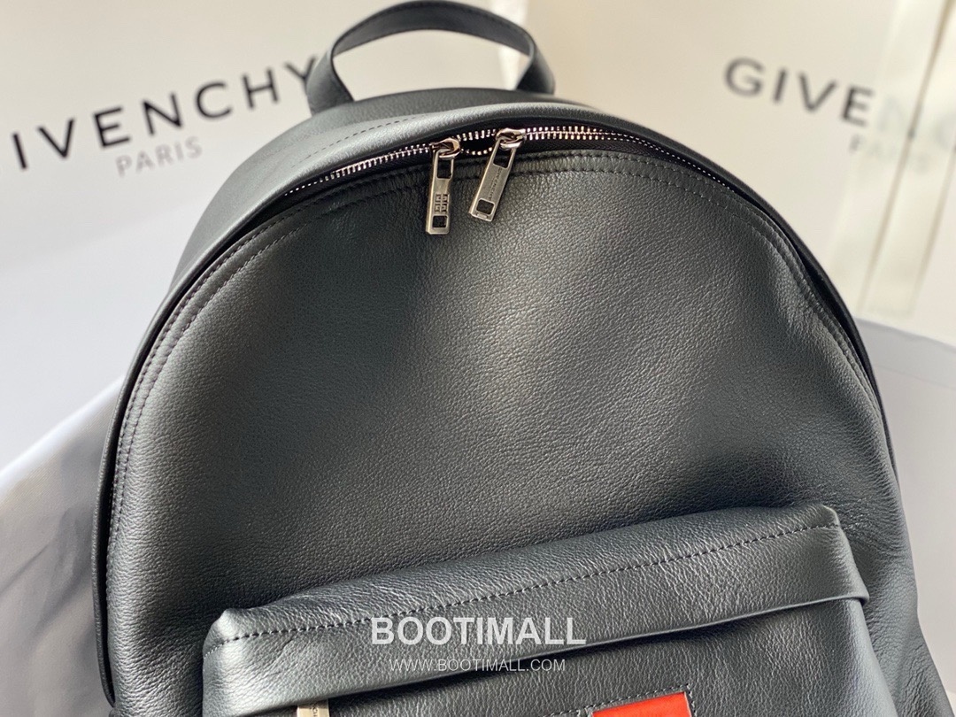 Givenchy Calfskin Leather Backpack with Dual Strap and Logo Detail 지방시 카프스킨 레더 백팩 듀얼 스트랩 로고 디테일 992991 28cm 4