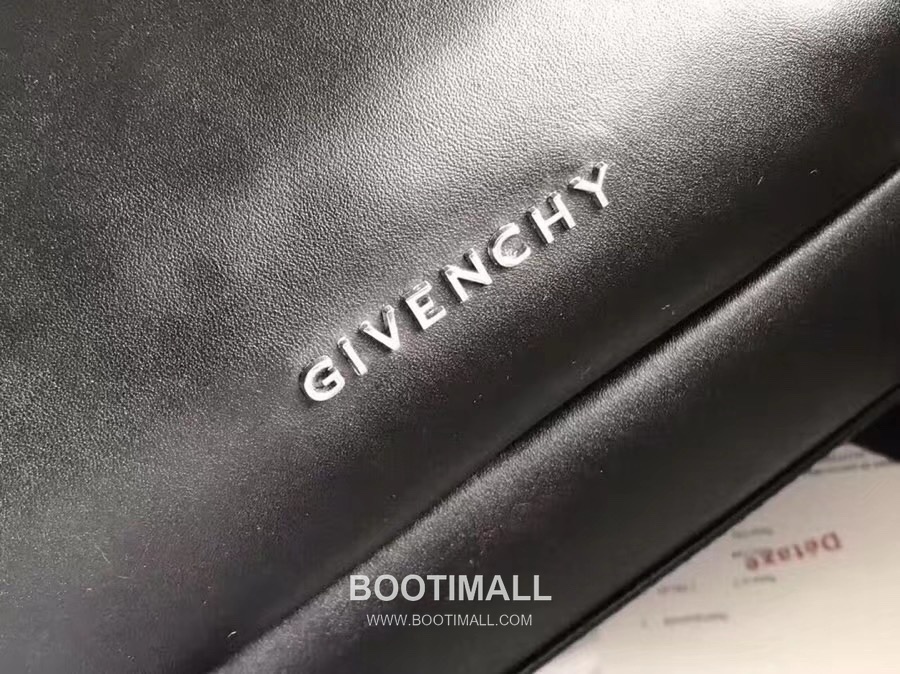 Givenchy Calfskin Travel Backpack with Logo Strap Detail 지방시 카프스킨 트래블 백팩 로고 스트랩 디테일 34cm 6
