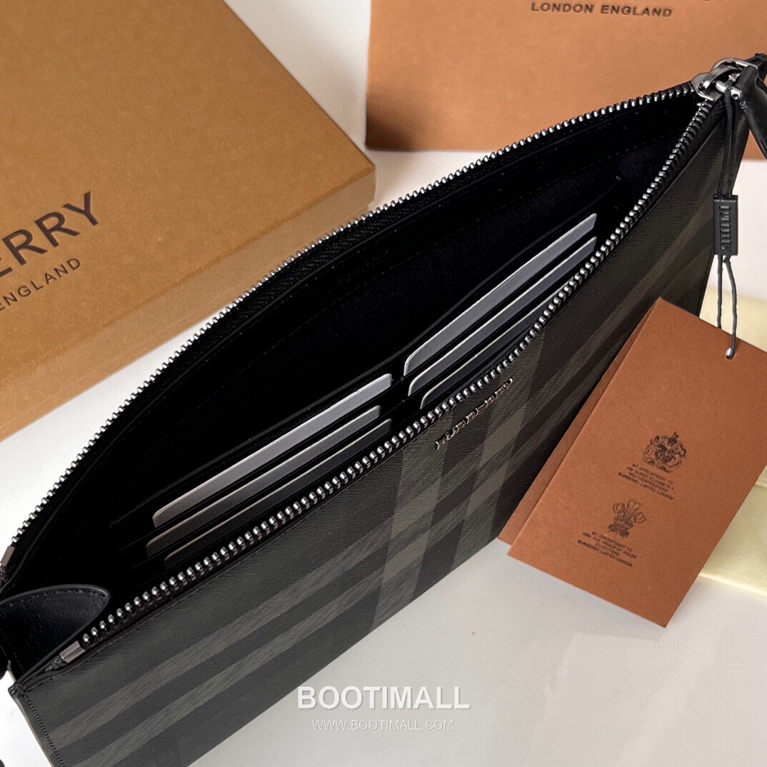 Burberry London Check Grained Calfskin Clutch Pouch Bag with B Logo Detail 버버리 런던 체크 그레인 송아지 가죽 클러치 파우치백 B 로고 261135 30cm 7