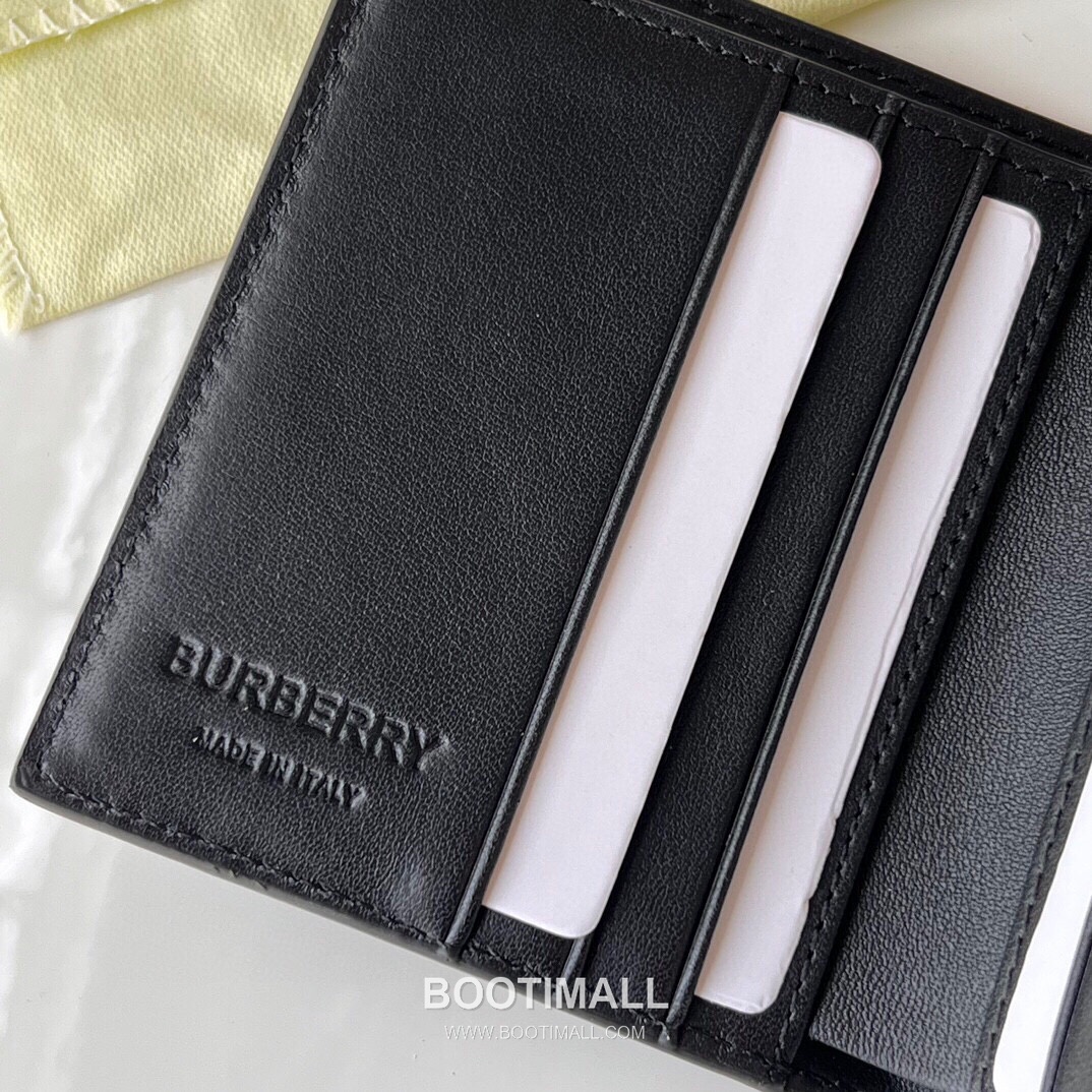 Burberry London Check Grained Calfskin Compact Bi-Fold Wallet with B Logo Detail 버버리 런던 체크 그레인 송아지 가죽 컴팩트 반지갑 B 로고 108129 9cm 7