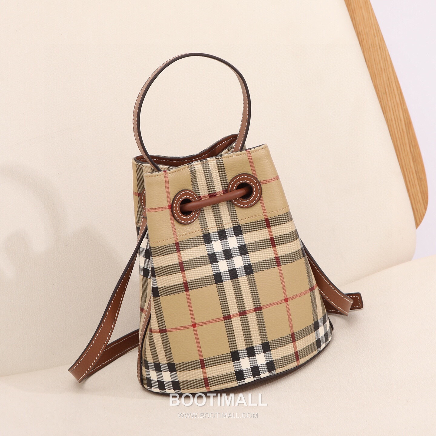 Burberry Birch Brown Check Canvas Mini Bucket Bag with Leather Trim Detail 버버리 버치 브라운 체크 캔버스 미니 버킷백 가죽 트림 213155 16.5cm 2
