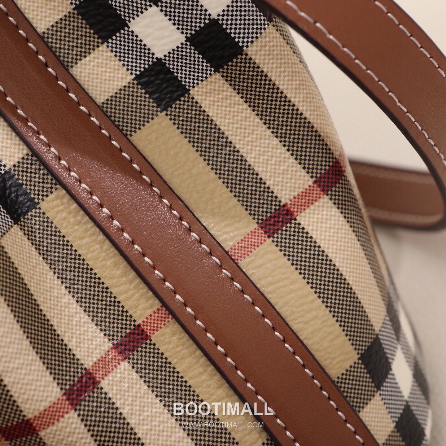 Burberry Birch Brown Check Canvas Mini Bucket Bag with Leather Trim Detail 버버리 버치 브라운 체크 캔버스 미니 버킷백 가죽 트림 213155 16.5cm 15