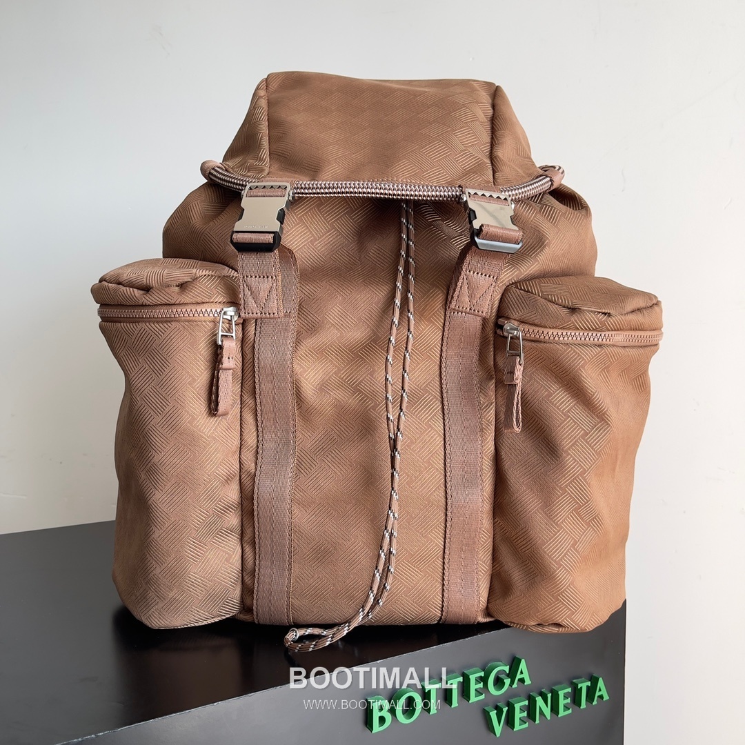 Prada Alto Jacquard Nylon Backpack with Lightweight Outdoor Design 프라다 알토 자카드 나일론 백팩 경량 아웃도어 42cm 1