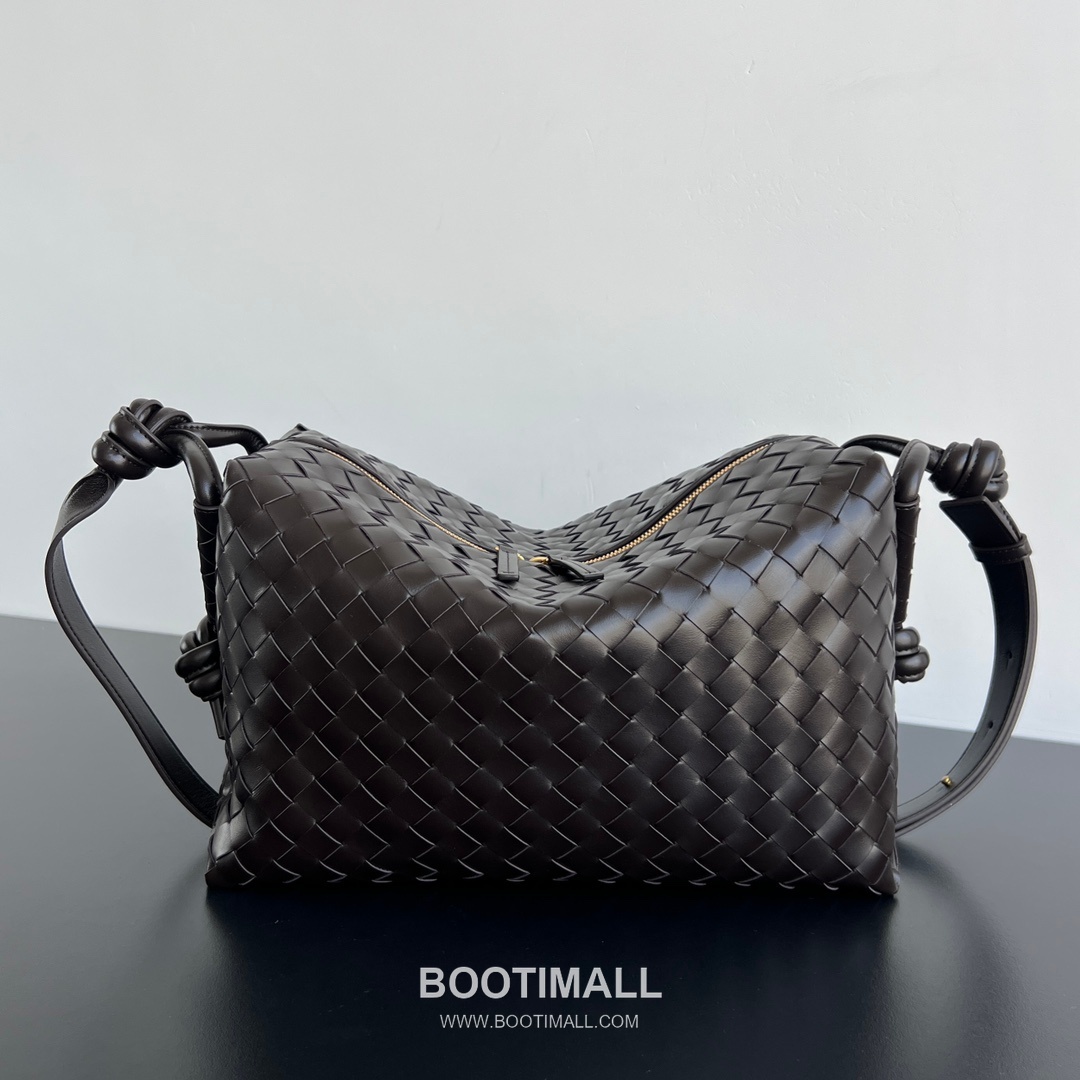 Bottega Veneta Loop Intrecciato Leather Camera Bag with Knot Handle Detail 보테가베네타 루프 인트레치아토 가죽 카메라백 매듭 핸들 38cm 2