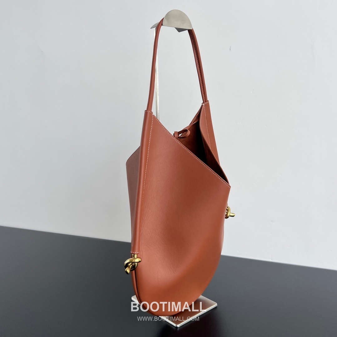 Bottega Veneta Solstice Calfskin Tote Bag with Inner Pouch Detail 보테가베네타 솔스티스 송아지 가죽 토트백 이너 파우치 44cm 2