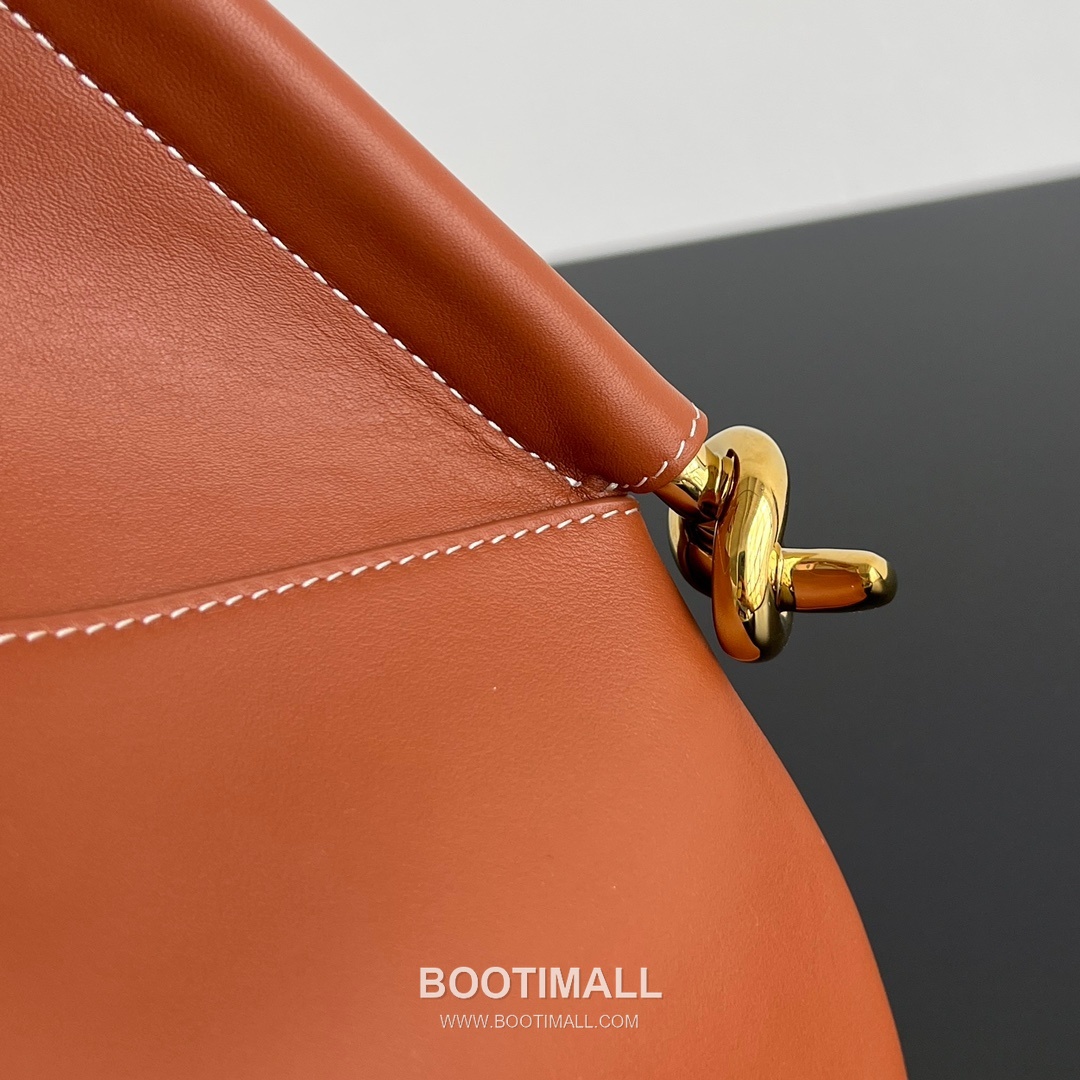 Bottega Veneta Solstice Calfskin Tote Bag with Inner Pouch Detail 보테가베네타 솔스티스 송아지 가죽 토트백 이너 파우치 44cm 8