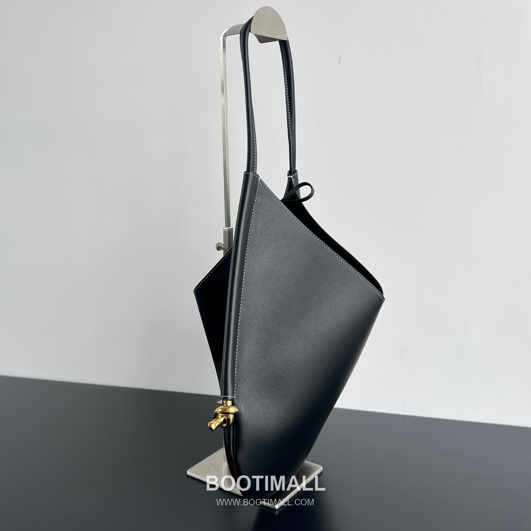 Bottega Veneta Solstice Calfskin Tote Bag with Inner Pouch Detail 보테가베네타 솔스티스 송아지 가죽 토트백 이너 파우치 44cm 2