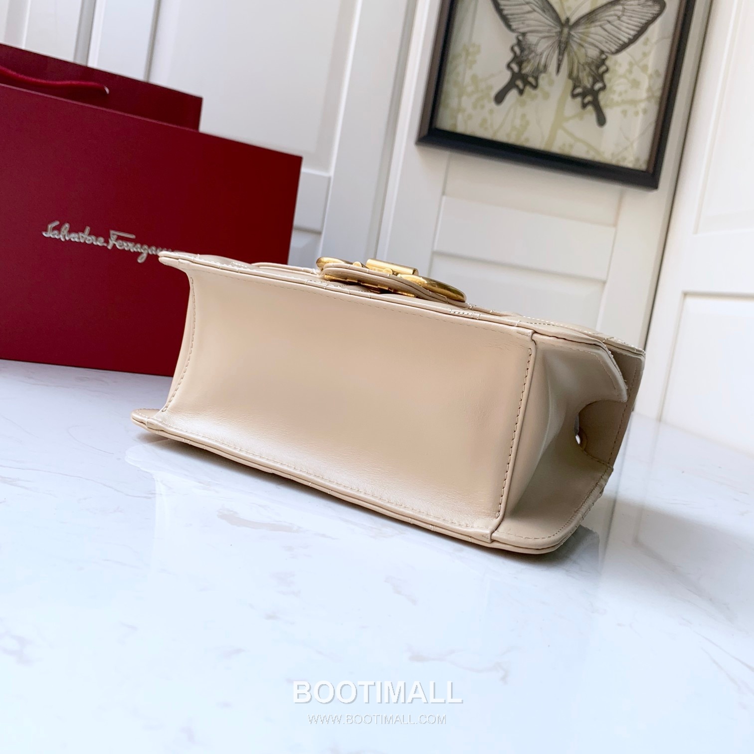 Salvatore Ferragamo Gancini Quilted Calfskin Flap Shoulder Bag with Chain Strap 살바토레페라가모 간치니 퀼팅 카프스킨 플랩 체인 숄더백 21H168 25cm 7