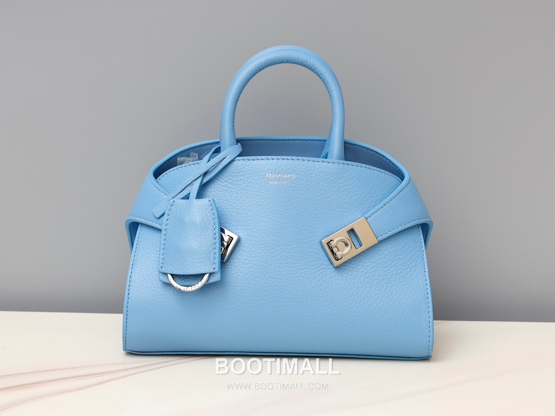 Salvatore Ferragamo Hug Nappa Calfskin Top Handle Shoulder Bag with Embrace Lock 살바토레페라가모 허그 나파 카프스킨 탑핸들 숄더백 205608 31.5cm 7