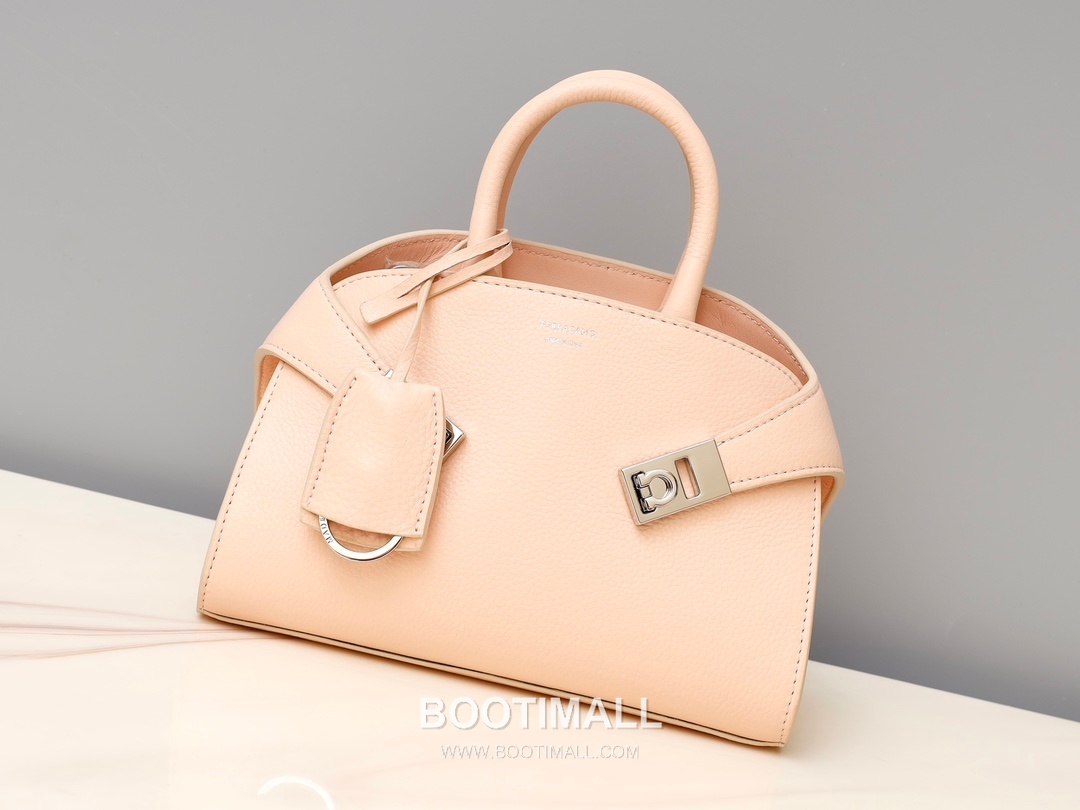 Salvatore Ferragamo Hug Nappa Calfskin Top Handle Shoulder Bag with Embrace Lock 살바토레페라가모 허그 나파 카프스킨 탑핸들 숄더백 205608 31.5cm 8