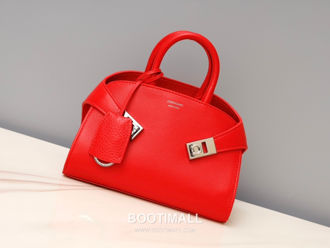 Salvatore Ferragamo Hug Nappa Calfskin Top Handle Shoulder Bag with Embrace Lock 살바토레페라가모 허그 나파 카프스킨 탑핸들 숄더백 205608 31.5cm 8