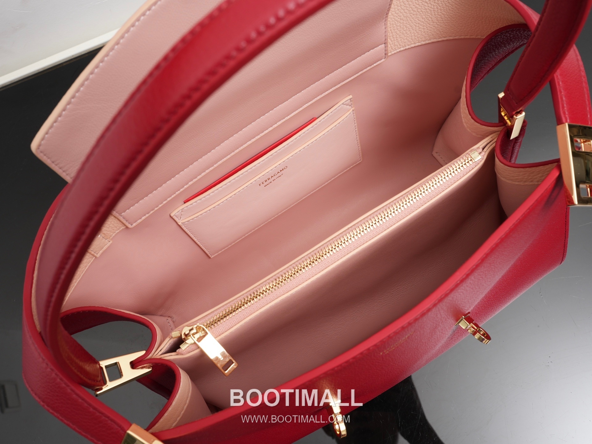 Salvatore Ferragamo Hug Sott Calfskin Top Handle Shoulder Bag with Gancini Lock 살바토레페라가모 허그 소트 카프스킨 탑핸들 숄더백 21-9816 34cm 5
