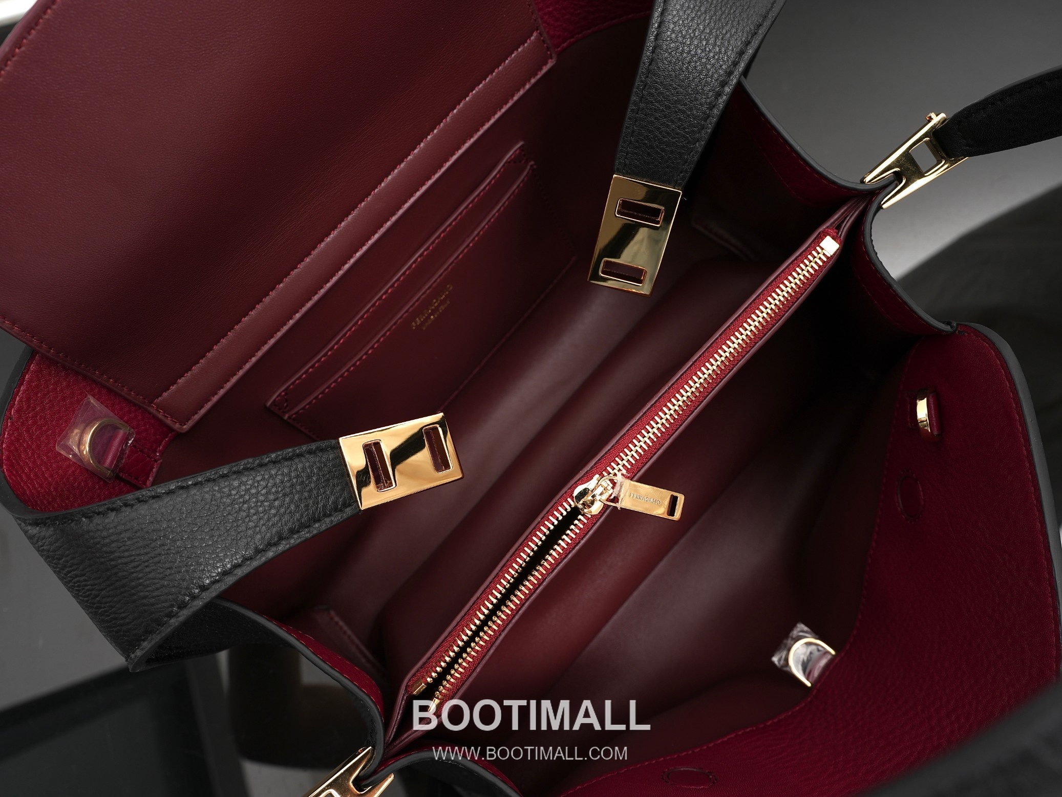 Salvatore Ferragamo Hug Sott Calfskin Top Handle Shoulder Bag with Gancini Lock 살바토레페라가모 허그 소트 카프스킨 탑핸들 숄더백 21-9816 34cm 10