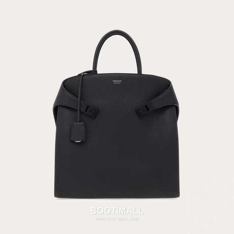 Salvatore Ferragamo Hug Hammered Calfskin Tote Bag with Gancini Lock Strap Detail 살바토레페라가모 허그 해머드 카프스킨 토트백 AU-24/1666 38cm 6